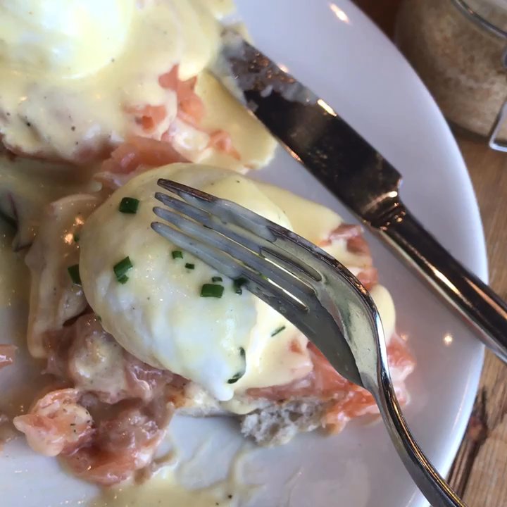 Streetpecker - Poached egg - Breakfast & Brunch Near Me - Brussels, BRU