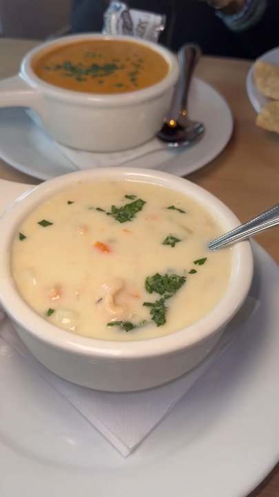 Off The Hook Raw Bar & Grill - NEW ENGLAND CLAM CHOWDER 10/10 - Seafood Near Me - Freeport, New York