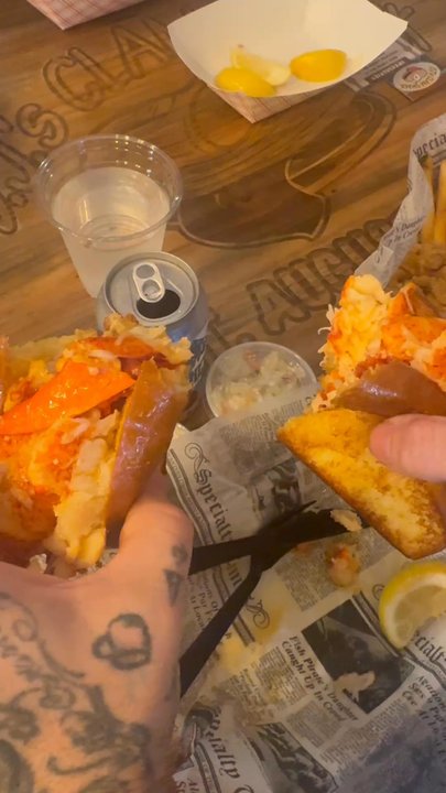 DJ's Clam Shack - Seafood Near Me - St. Augustine, Florida