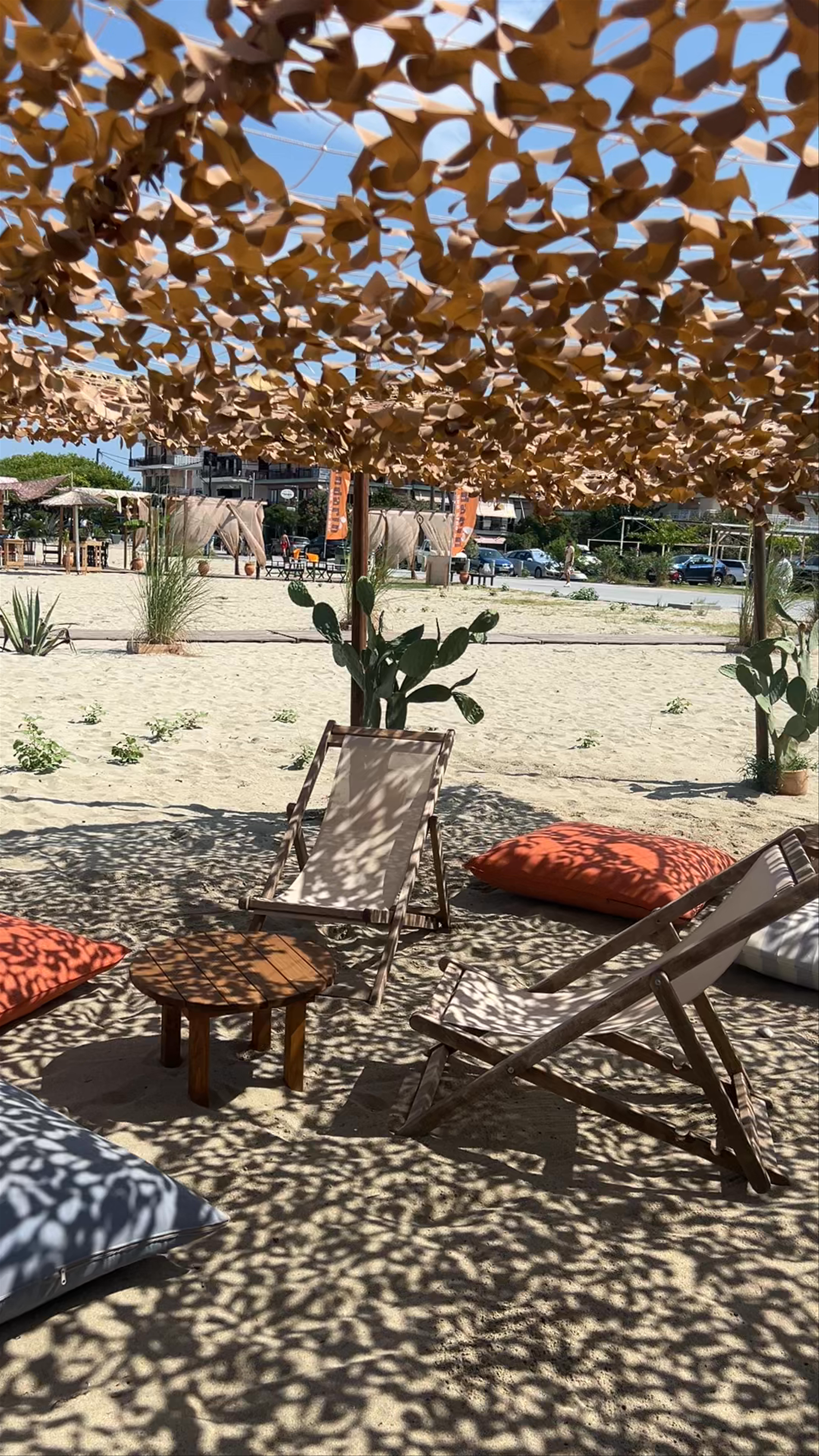 Mandarin seasidebar