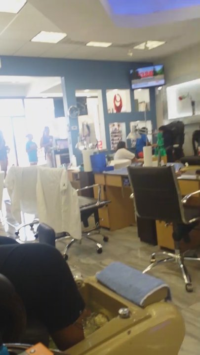 London Nails and Spa - Ppl waiting & 2 employees working on 1 customer & no one at desk to greet and no acknowledgement of the ppl who just walked in. - Day Spas Near Me - Dallas, Texas