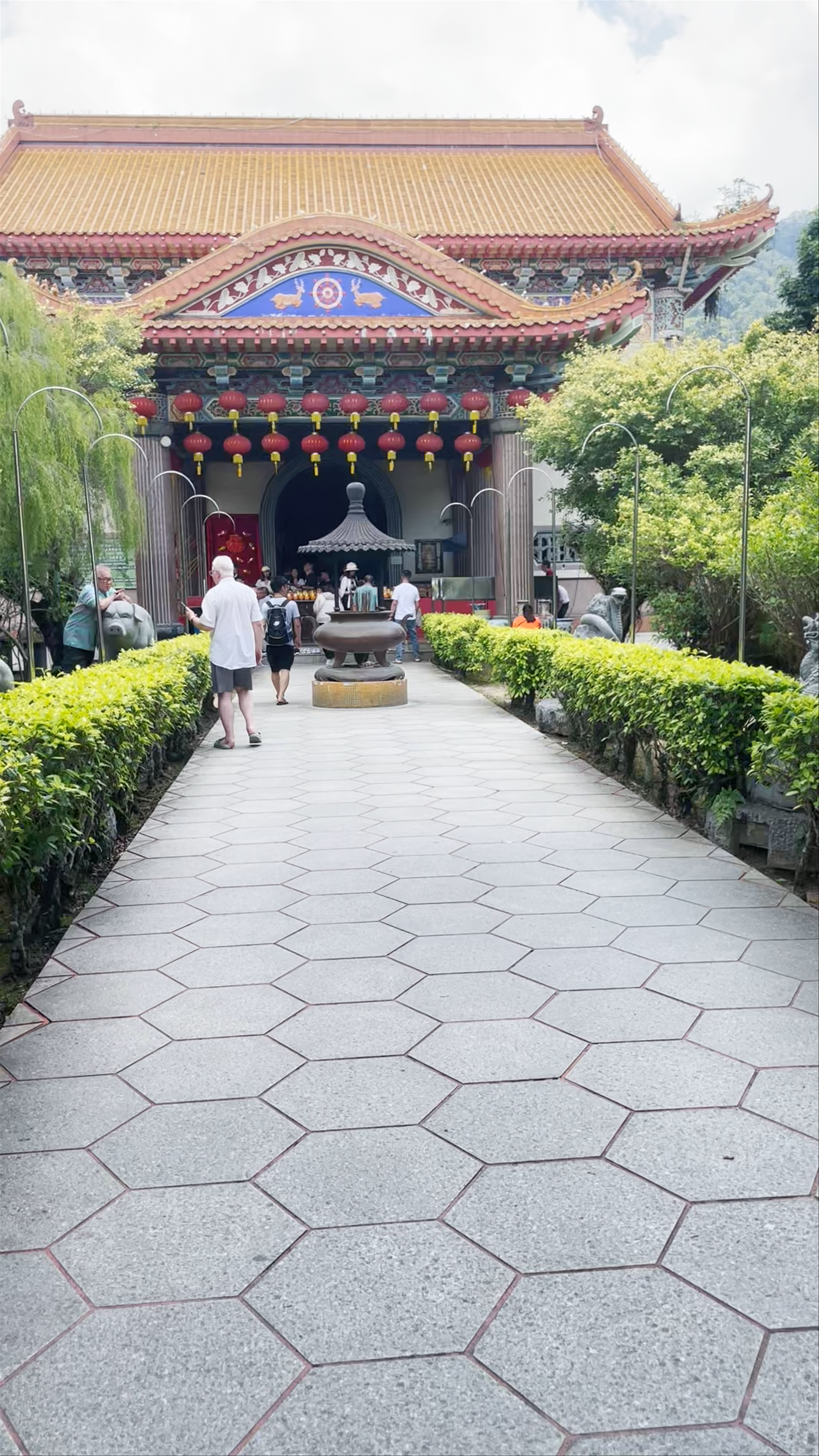 Temple of Supreme Bliss / Guan Yin Statue - Penang (அவலோகிதர் சிலை)