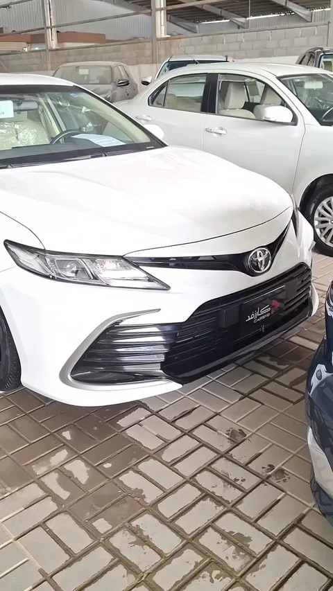 تويوتا كامري LE 2023