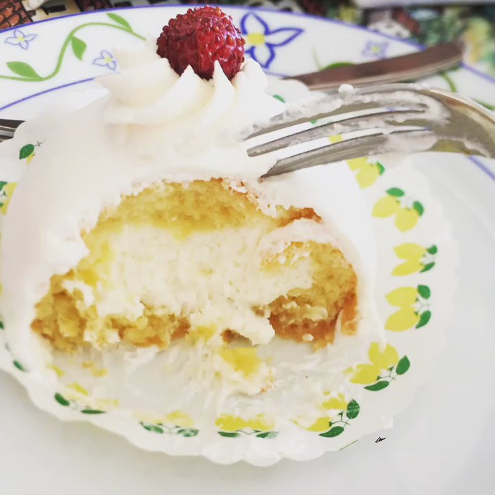 La Zagara - Lemon cake- BEST ITEM HERE!! Delicious! - Cafes Near Me - Positano, SA