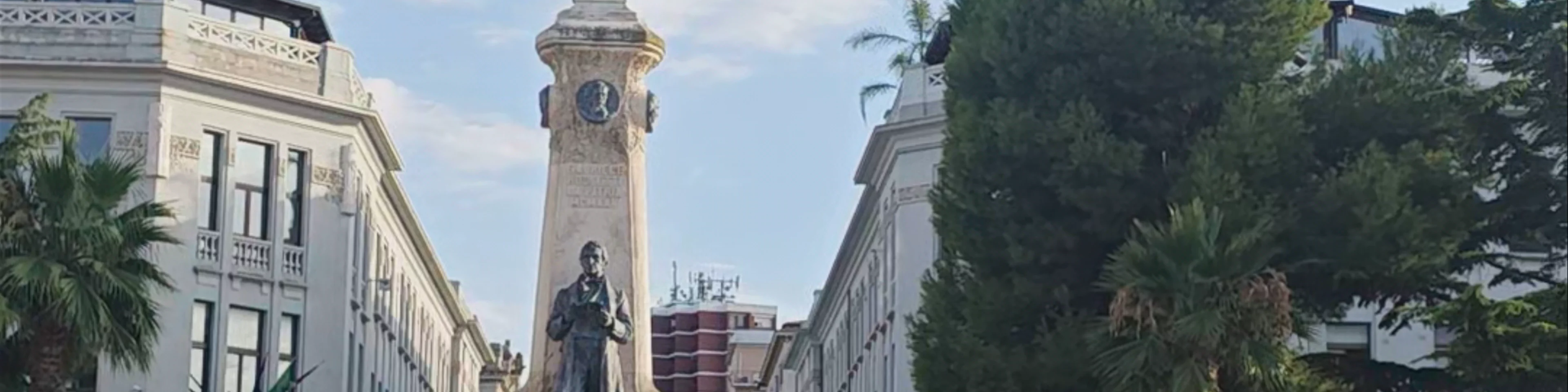 Piazza G. Rossetti & Monumento