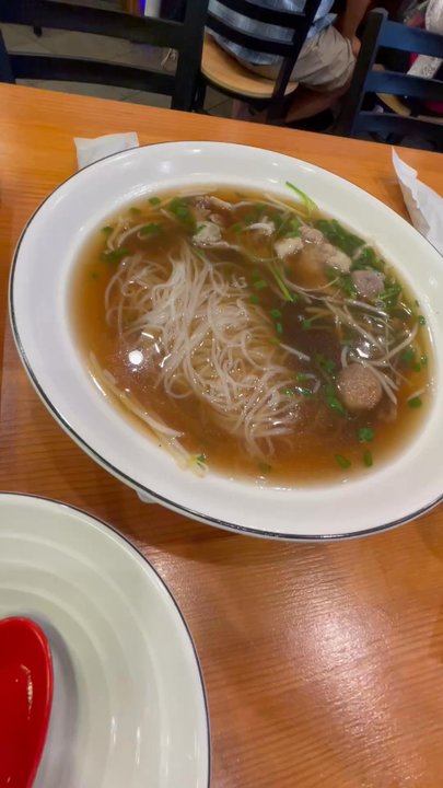 365 Pho - Oxtail pho p2 Large however noodles are all done in one chopstick mouthful. - Vietnamese Near Me - Redding, California