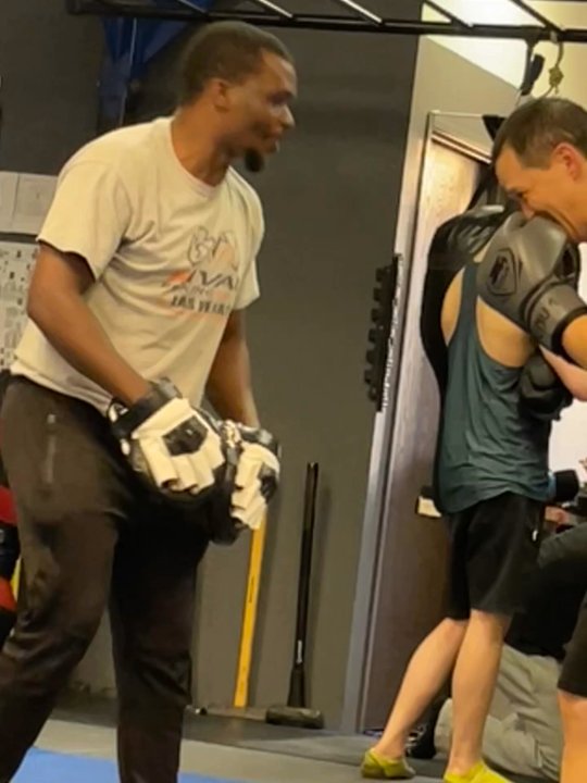 Lion Pride Boxing - Coach Sharif and his great mitt work boxing combos! - Boxing Near Me