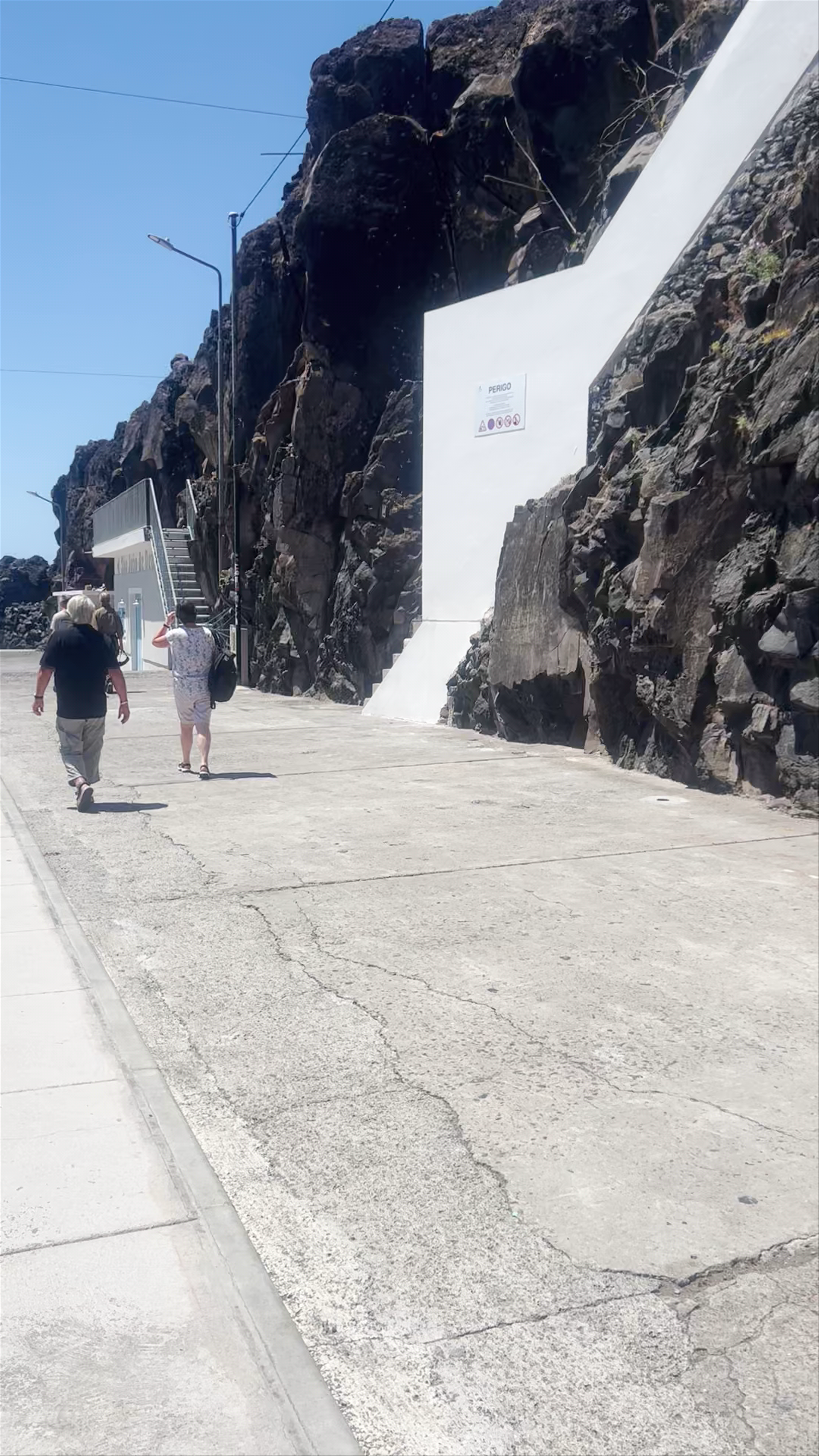 Câmara de Lobos lighthouse