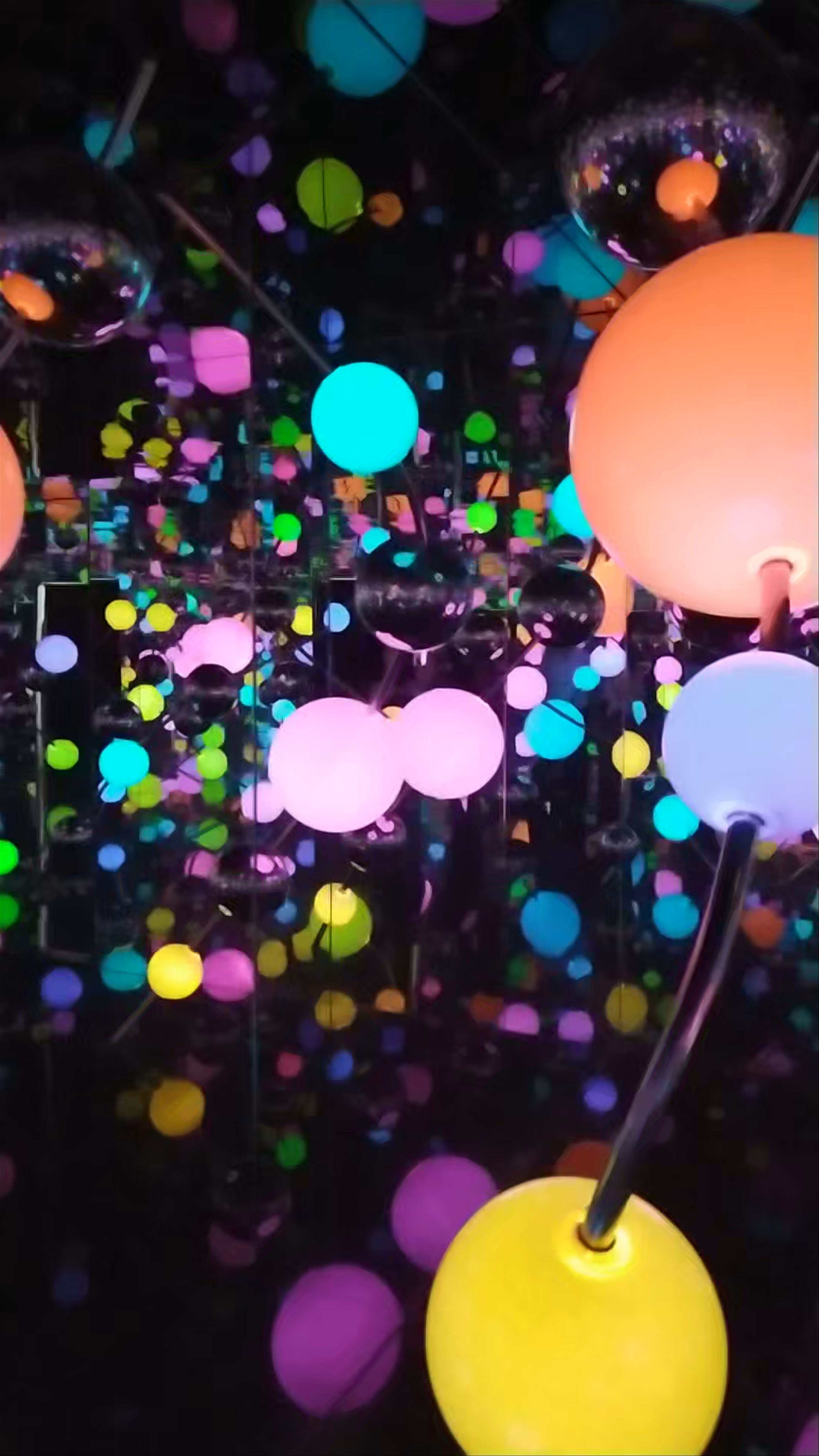 Mesmerizing Light Installation at Tel Aviv Museum of Art