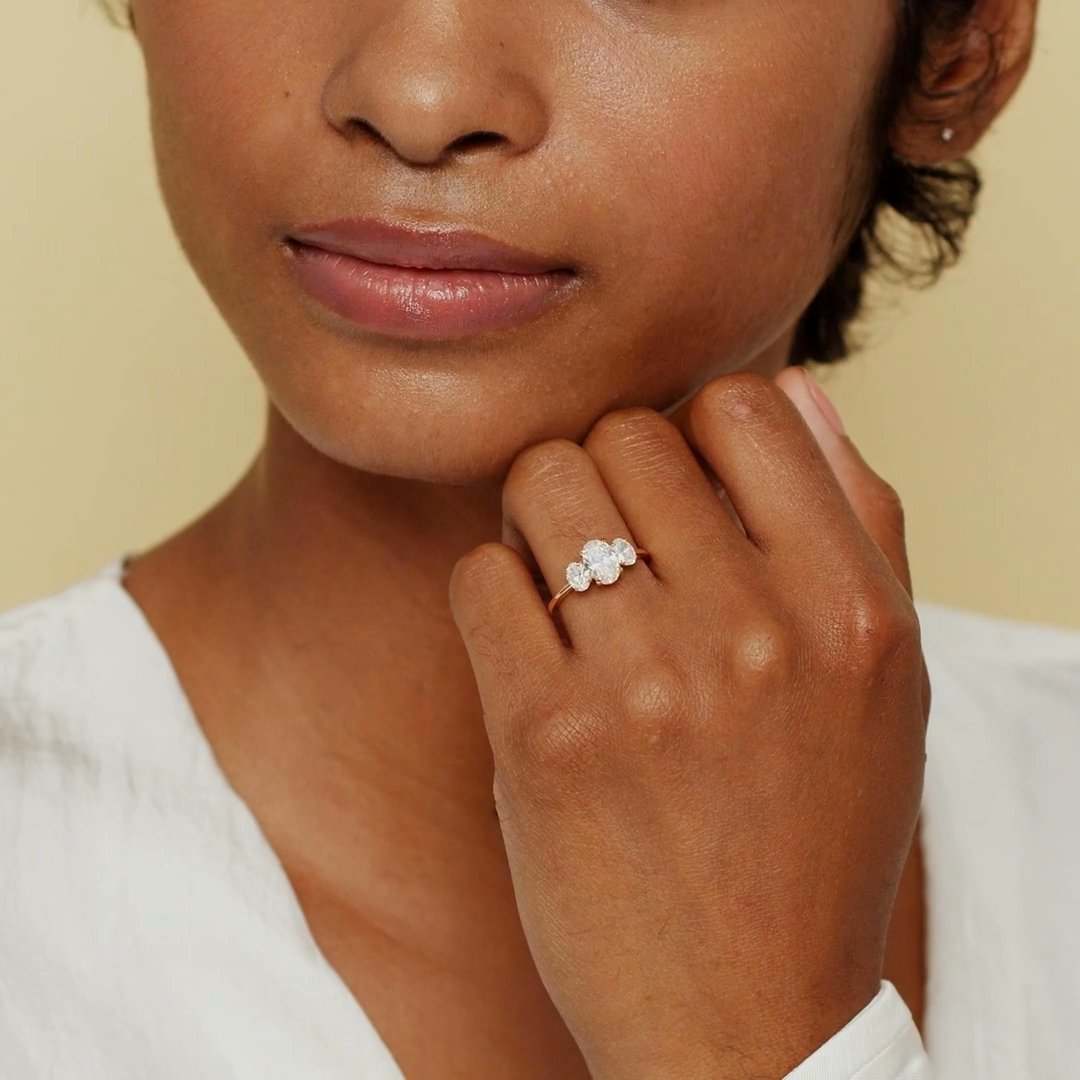The Three Stone | Oval | 14k | Rose Gold | bandAccent: Plain | sideStoneCarat: 0.25ct | sideStoneShape: Oval | diamondOrientation: vertical | caratWeight: other