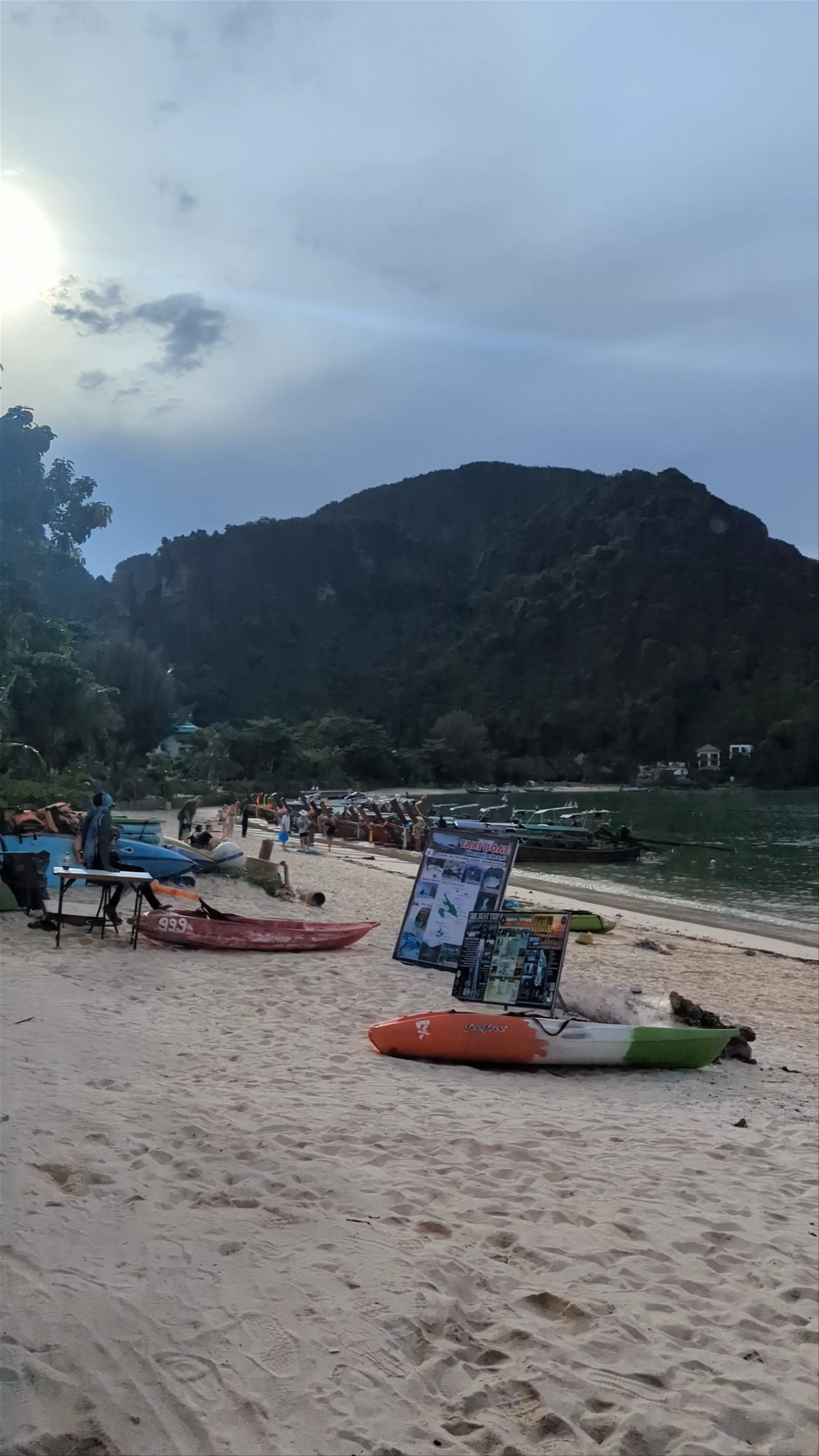 Phi Phi Long Beach - Haadyao Bungalows