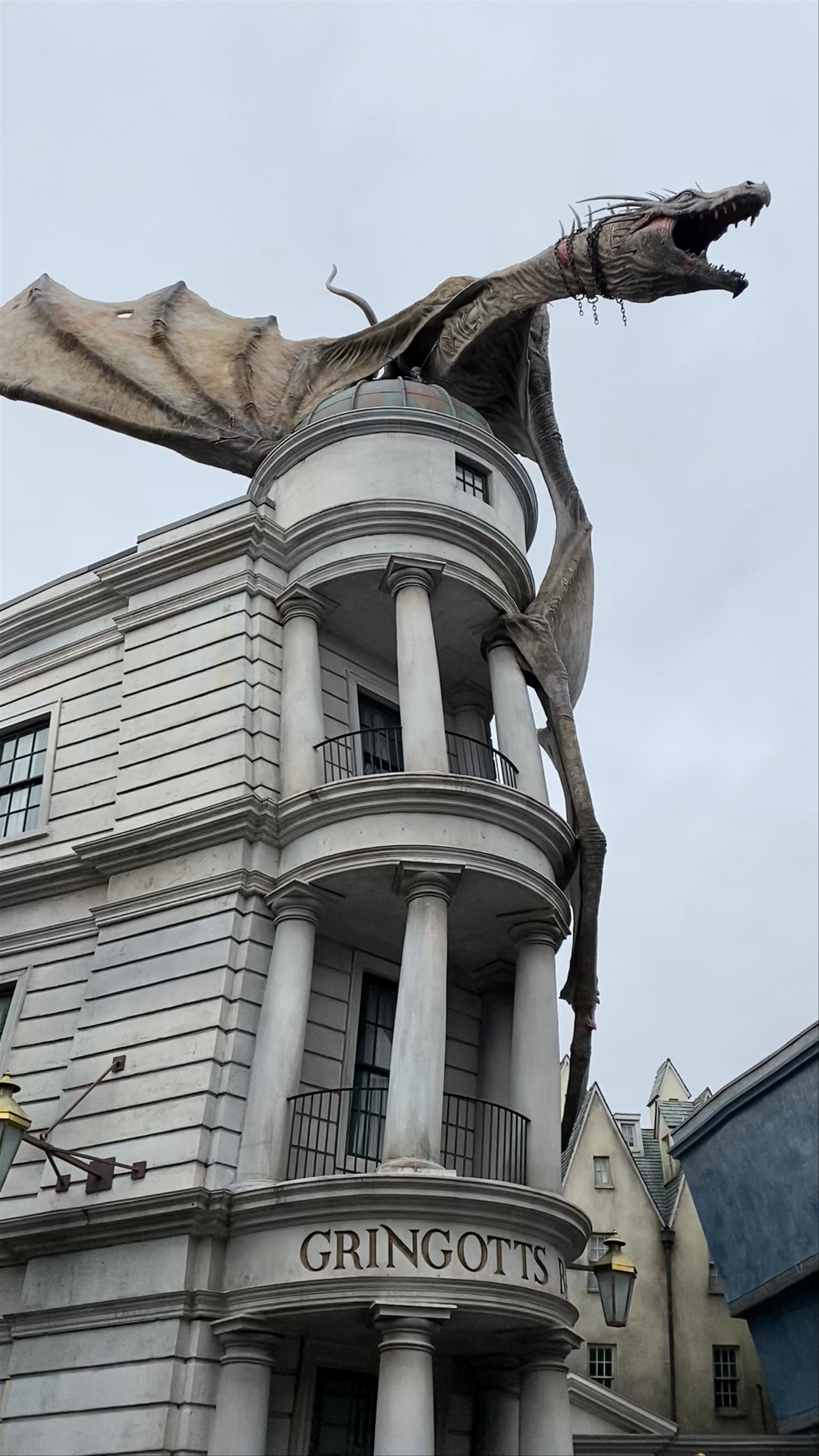 The Wizarding World of Harry Potter - Gringotts Dragon Fire Show
