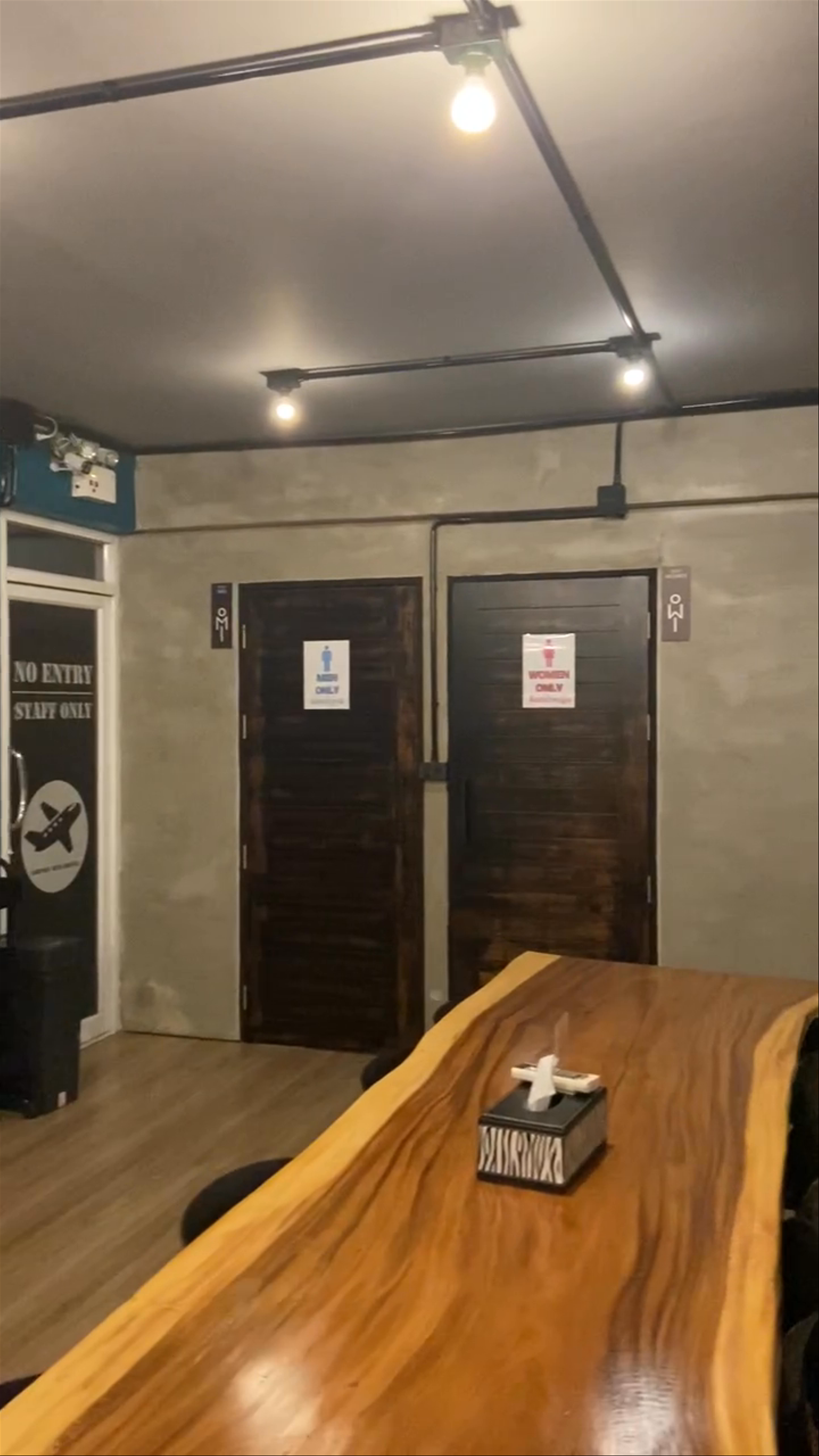 Airport​ Mini​ Hostel​ &​ Cafe ที่พักและที่จอดรถใกล้สนามบินดอนเมือง