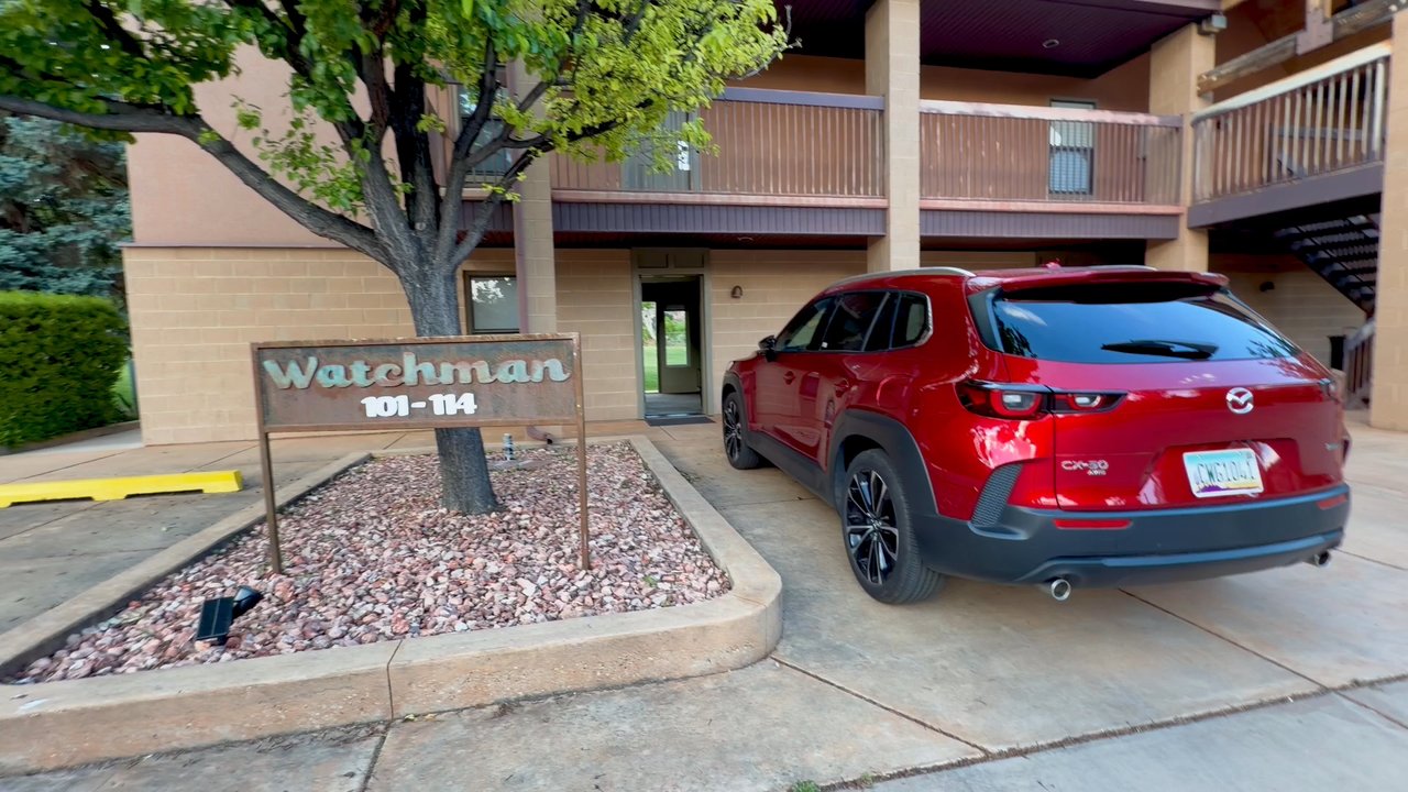 Driftwood Lodge - Close parking and a cozy room - Hotels Near Me - Springdale, Utah