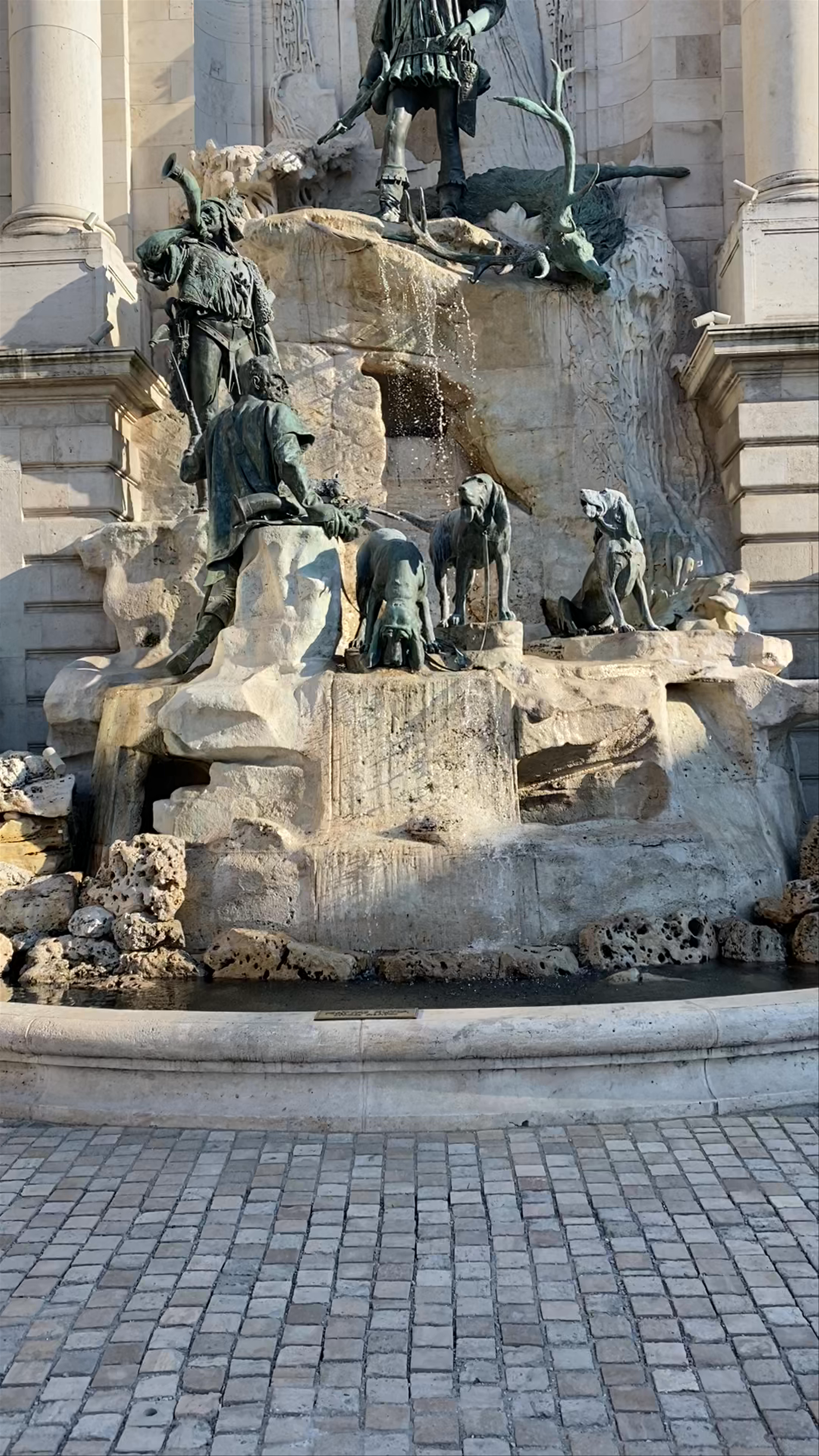 Buda Castle Fountain and Historic Sculpture Tour in Budapest