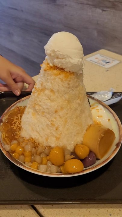 Meet Fresh - Full 360 of the Q Mochi and Pudding shaved ive - Desserts Near Me - Edison, New Jersey