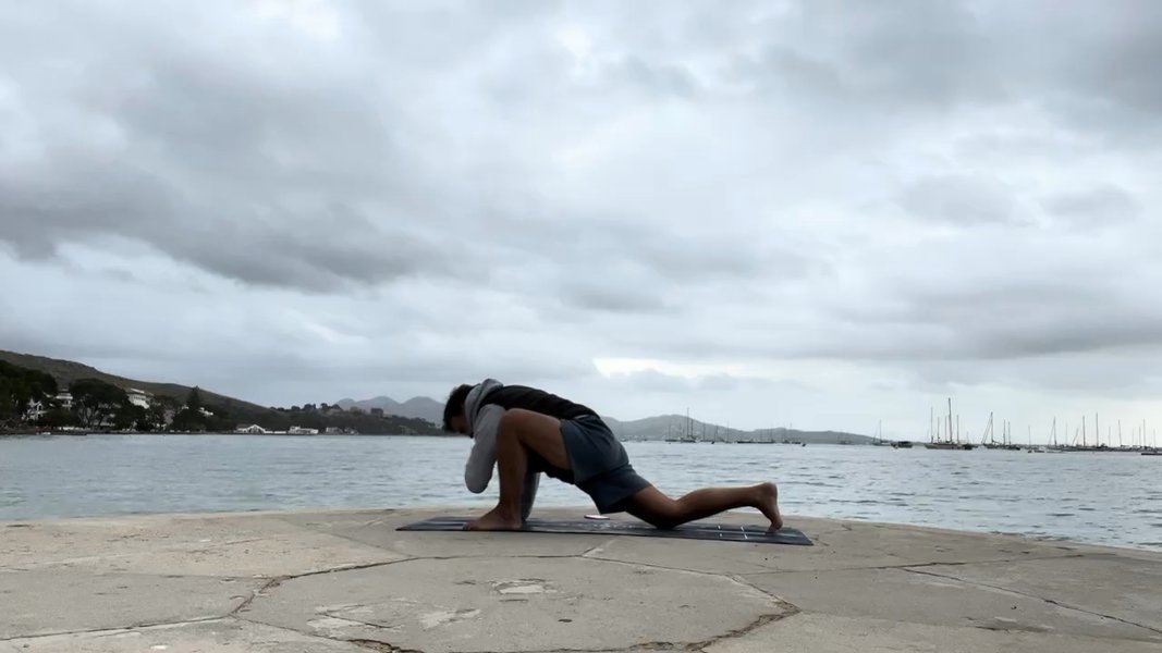 Ease the pain! Gentle hip & lumbar spine with Des.