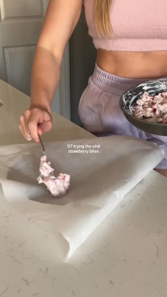 Chocolate Strawberry Clusters 🍓🫧🍫🍦