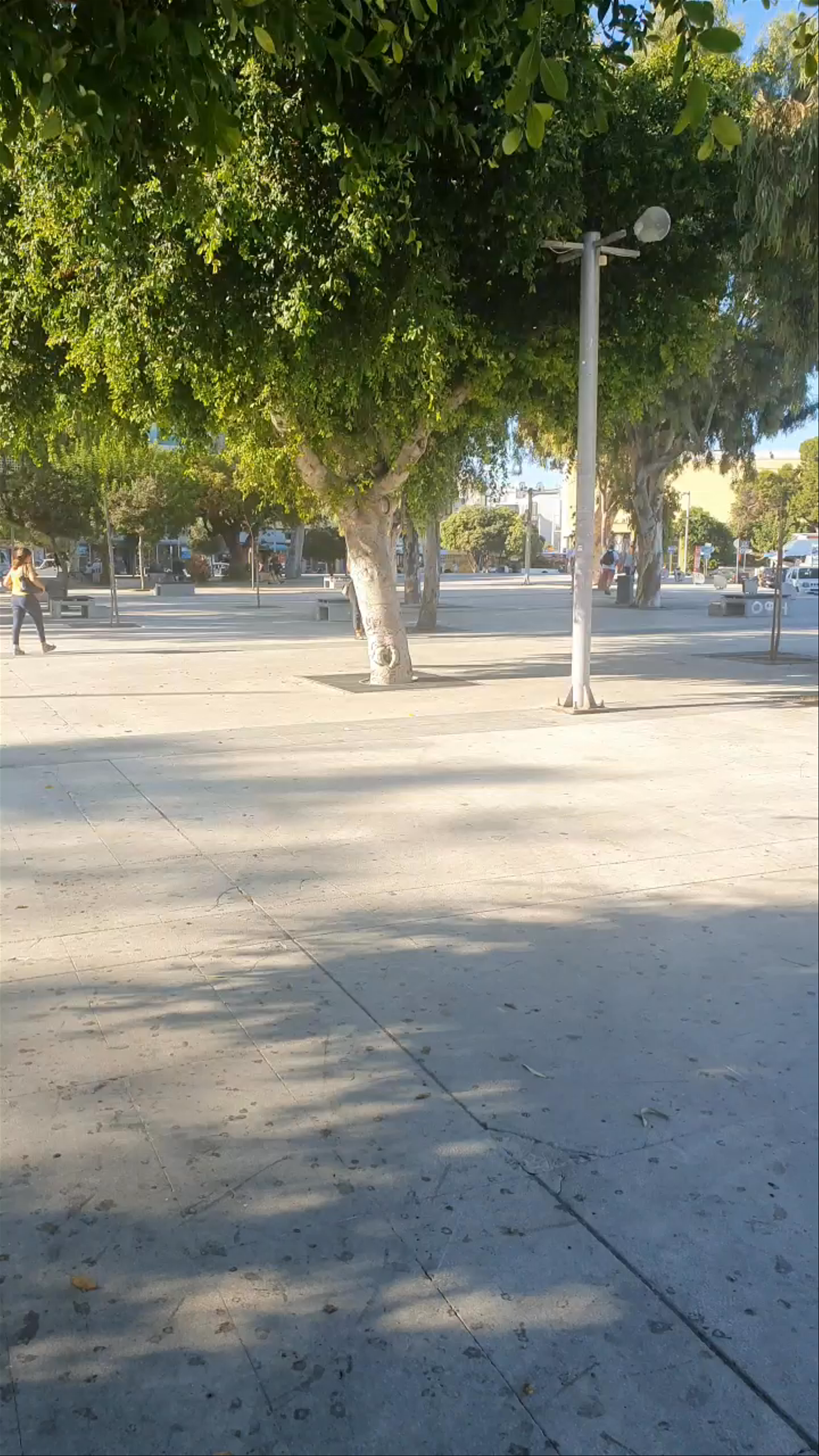 Sunny Stroll Through Plateia Eleftherias, Heraklion, Greece
