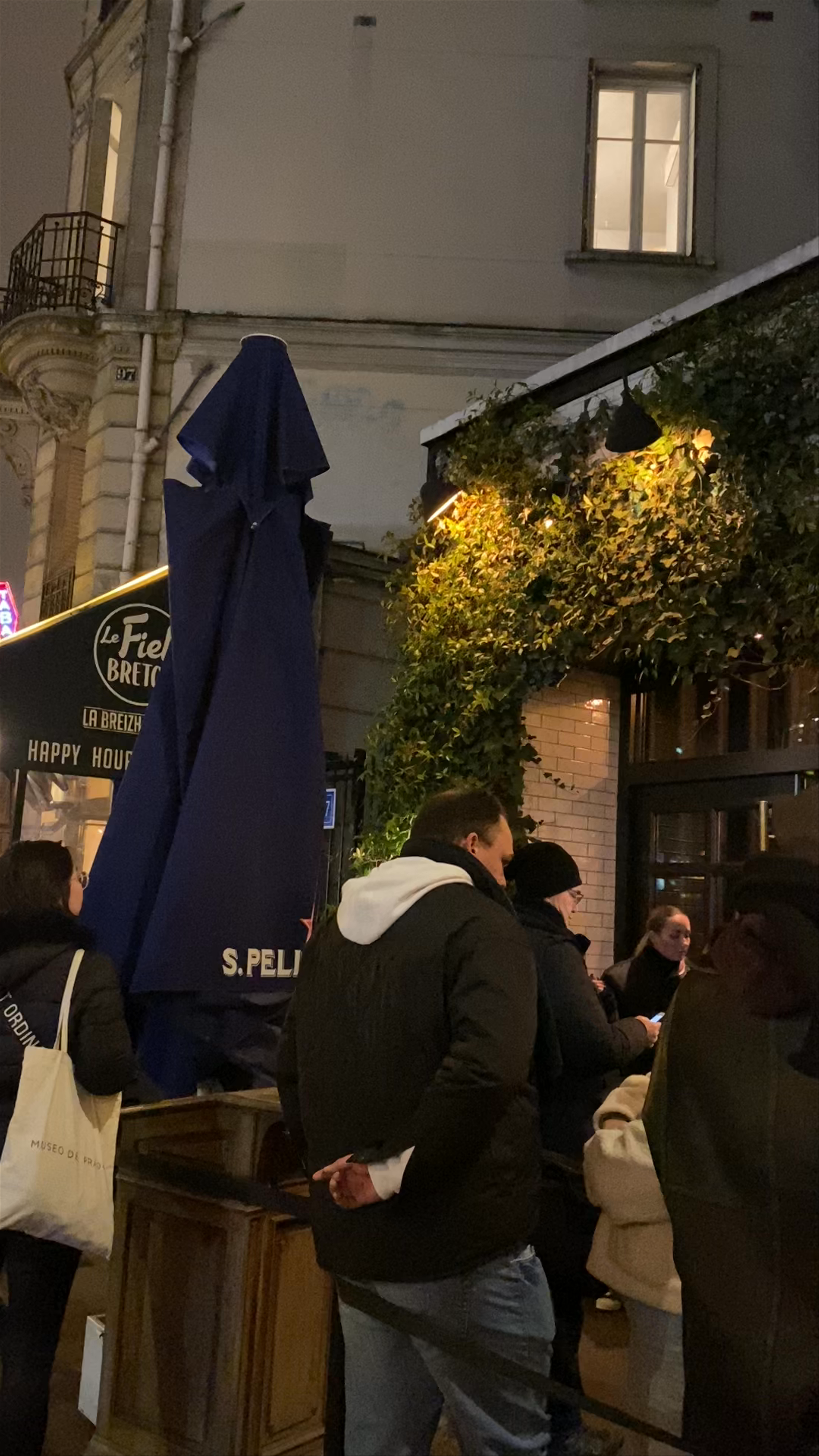 Evening Vibes at Pizzeria Popolare, Paris