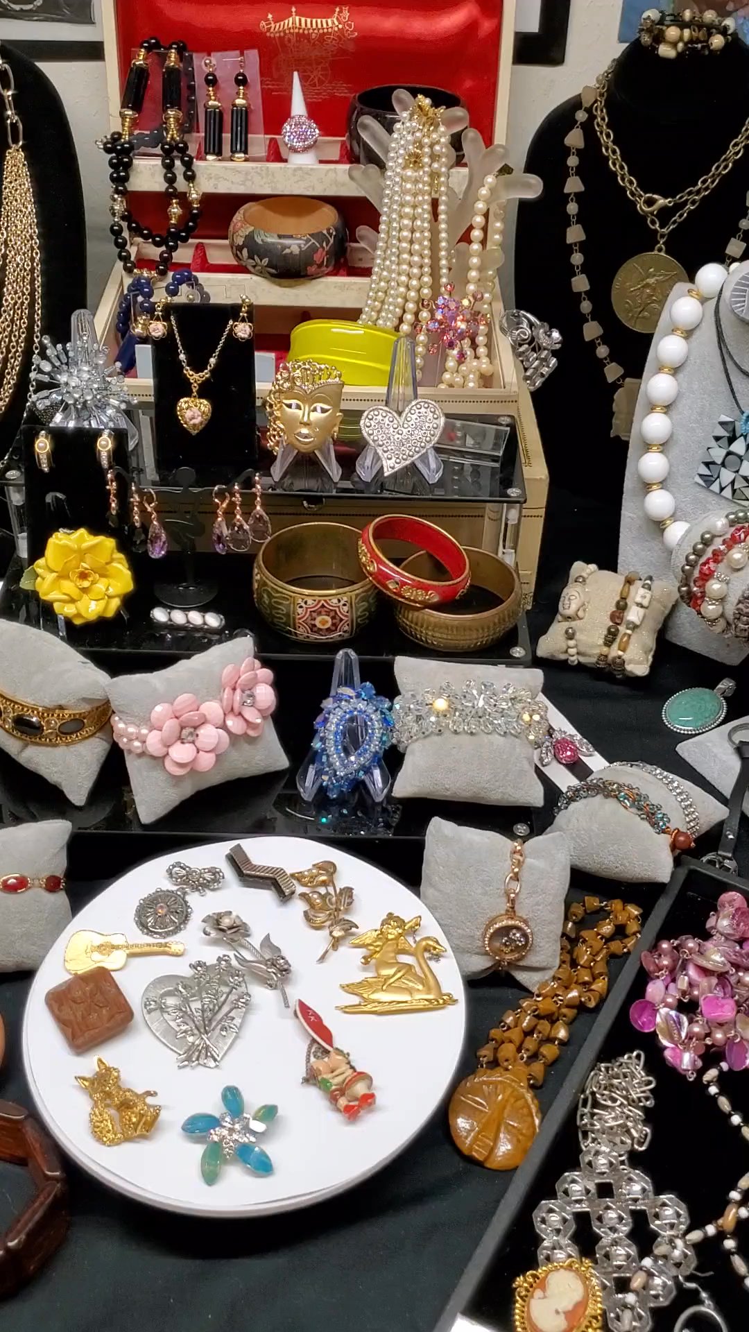 Whatnot 1 Start Bids 20 Seconds Vintage Costume Jewelry Show Livestream By 