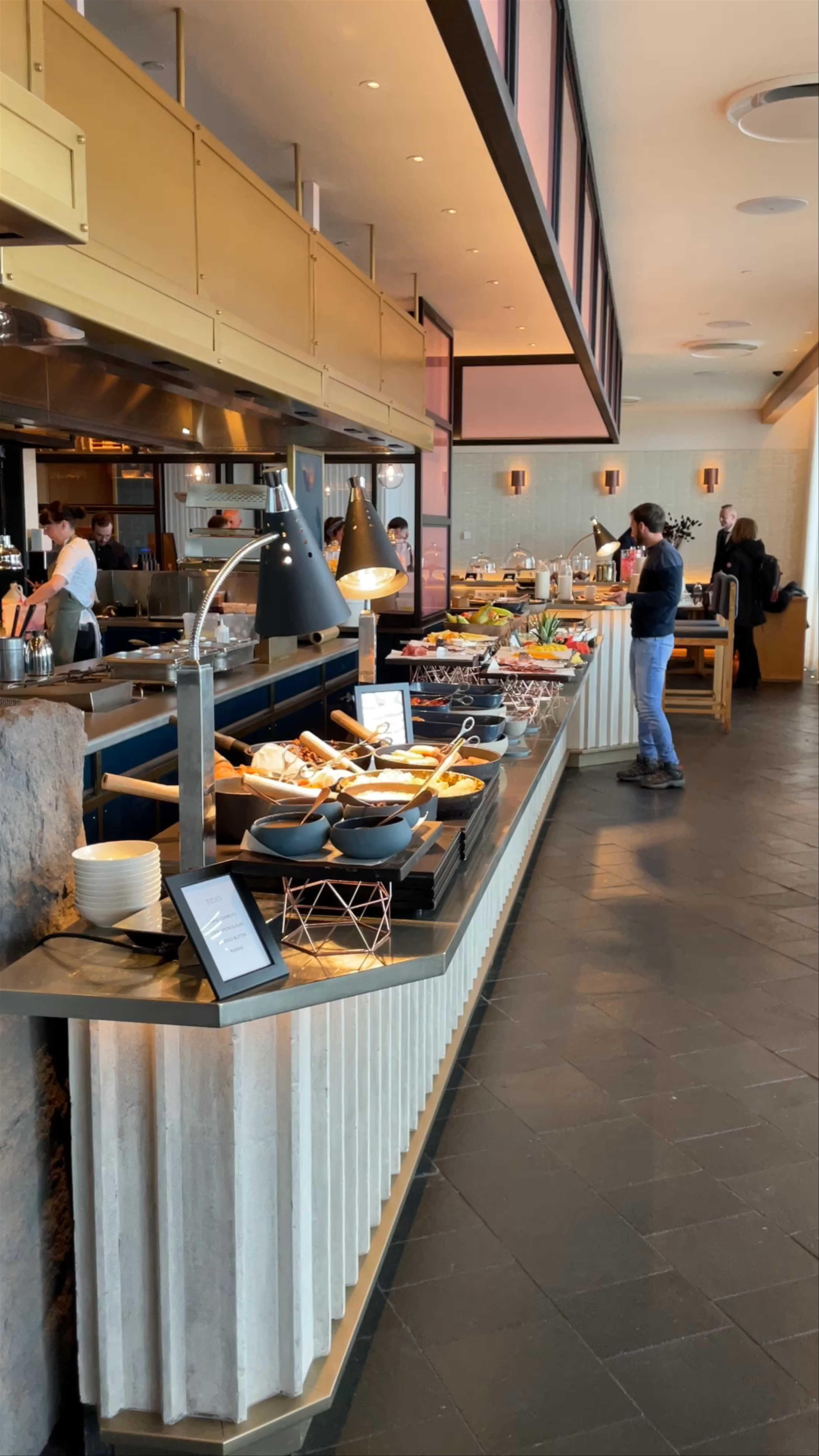 TIDES Restaurant Reykjavík: A Modern Nordic Dining Experience