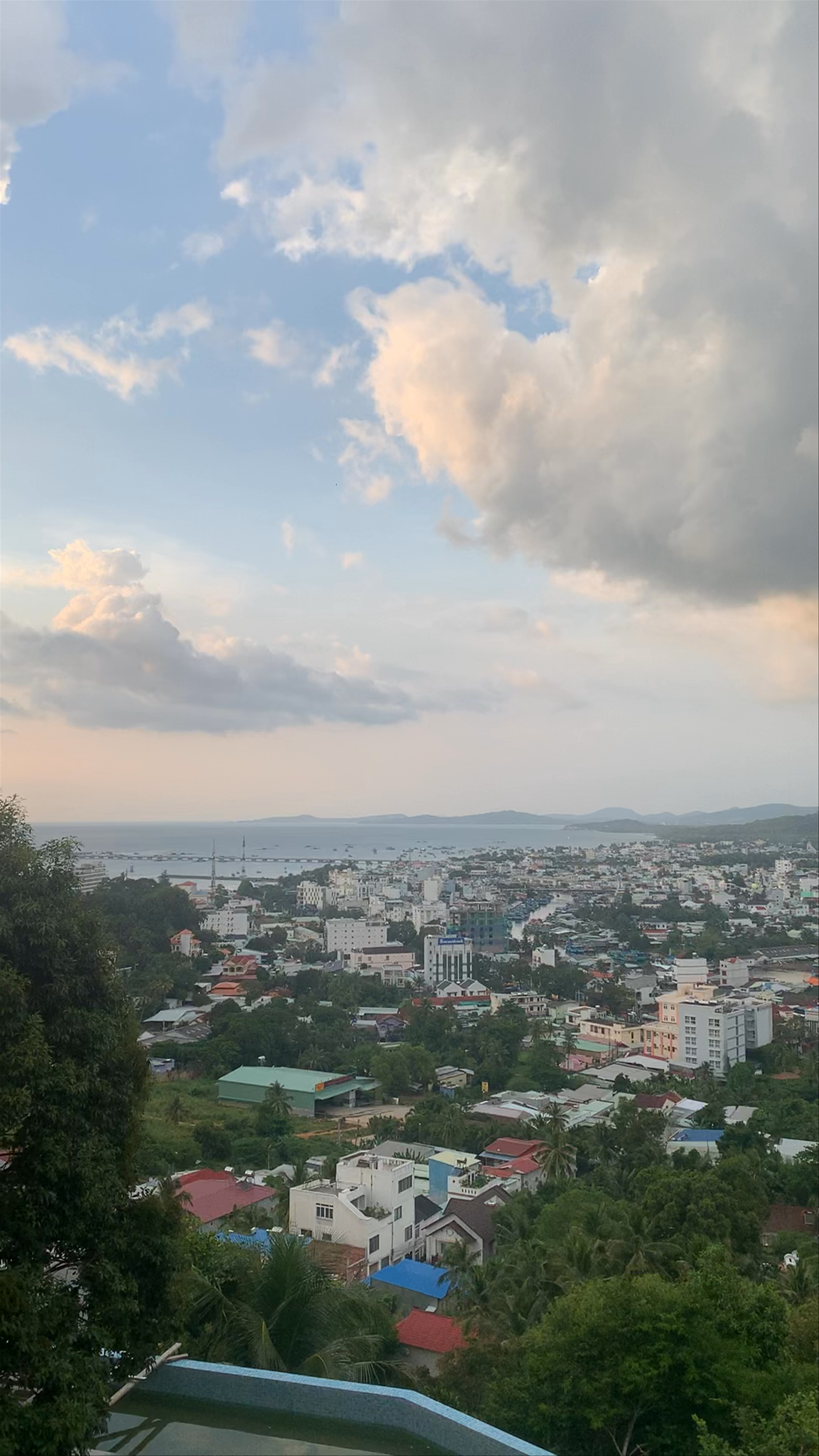 Chuồn Chuồn Bistro & Bar