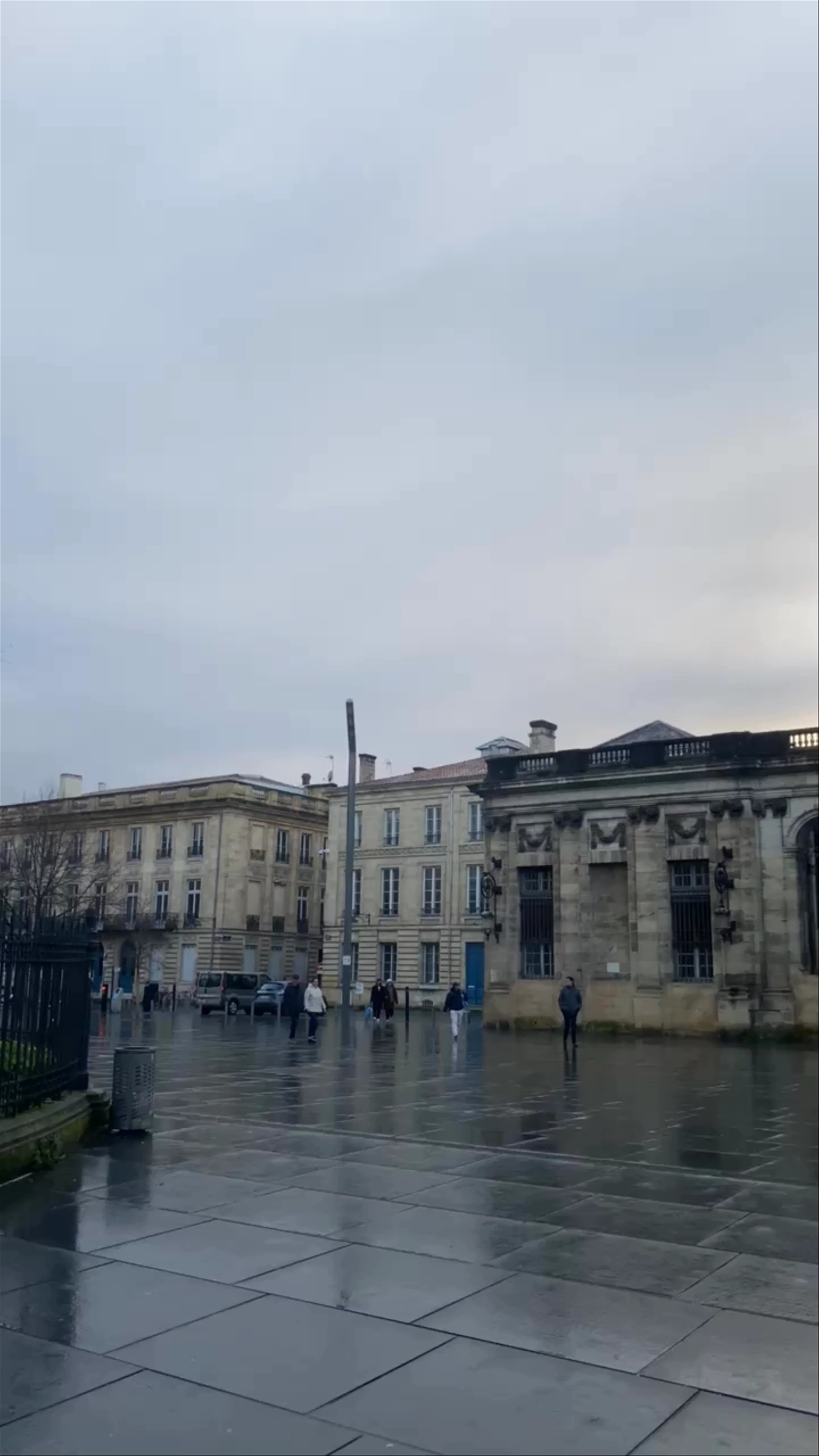 Hôtel de ville de Bordeaux, Place Pey Berland
