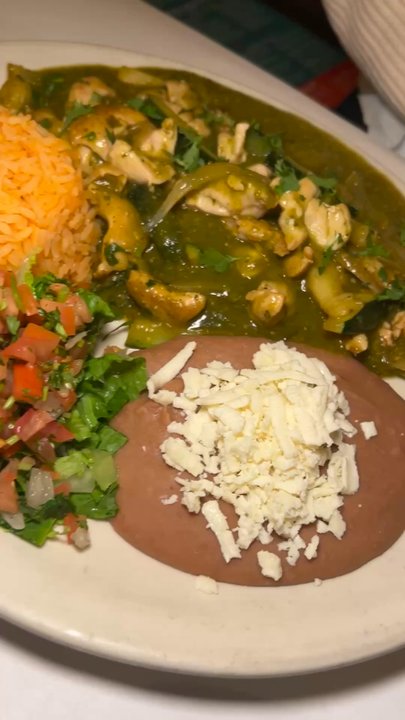 La Cantina Grill - POLLO EN SALSA VERDE - Mexican Near Me - Chicago, Illinois