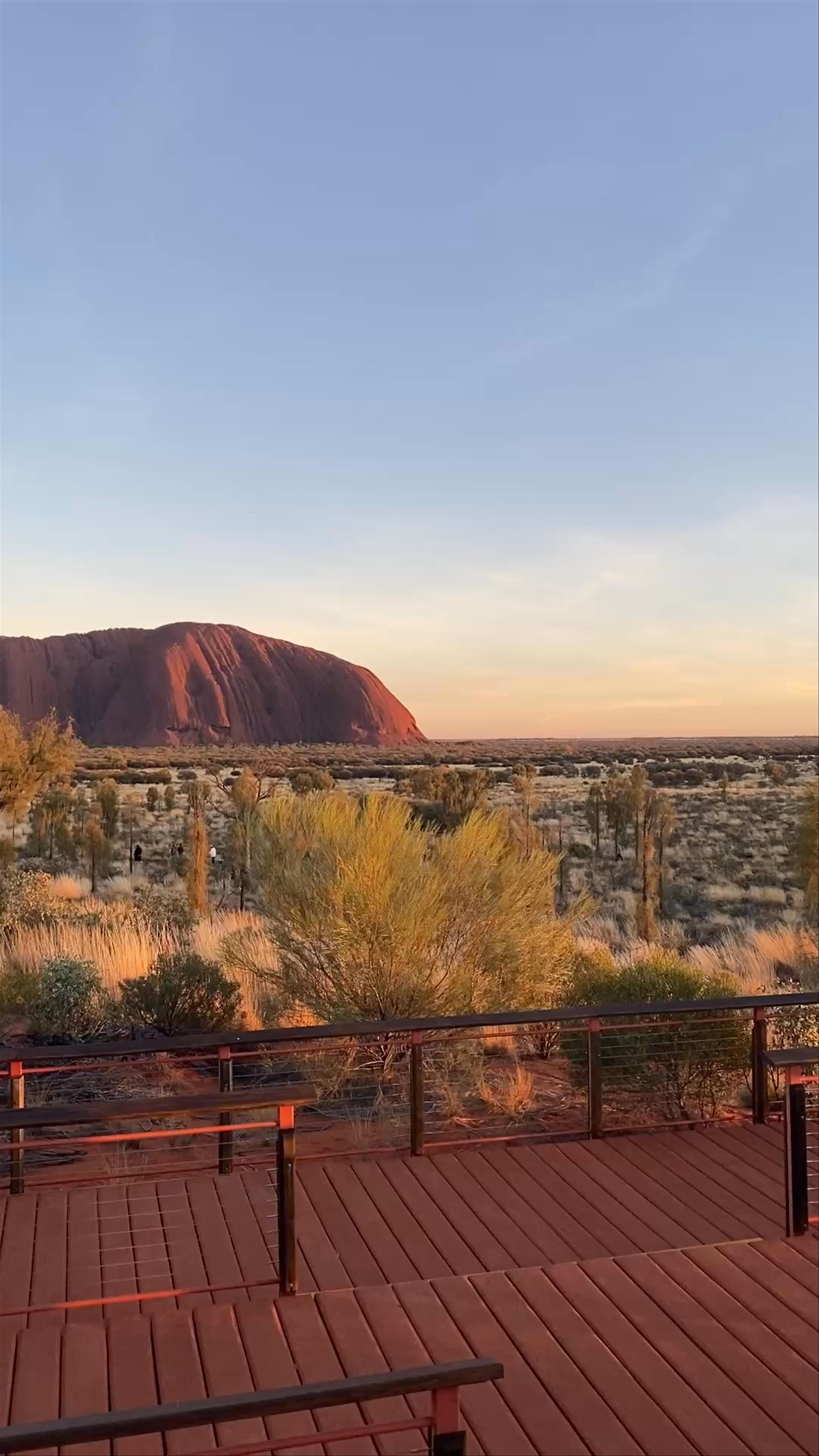 Sunrise Views at Talinguṟu Nyakunytjaku - Uluru’s Majestic Dawn