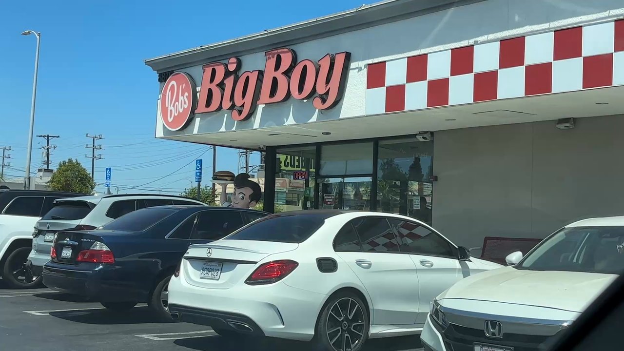 Bob's Big Boy - Diners Near Me - Northridge, California