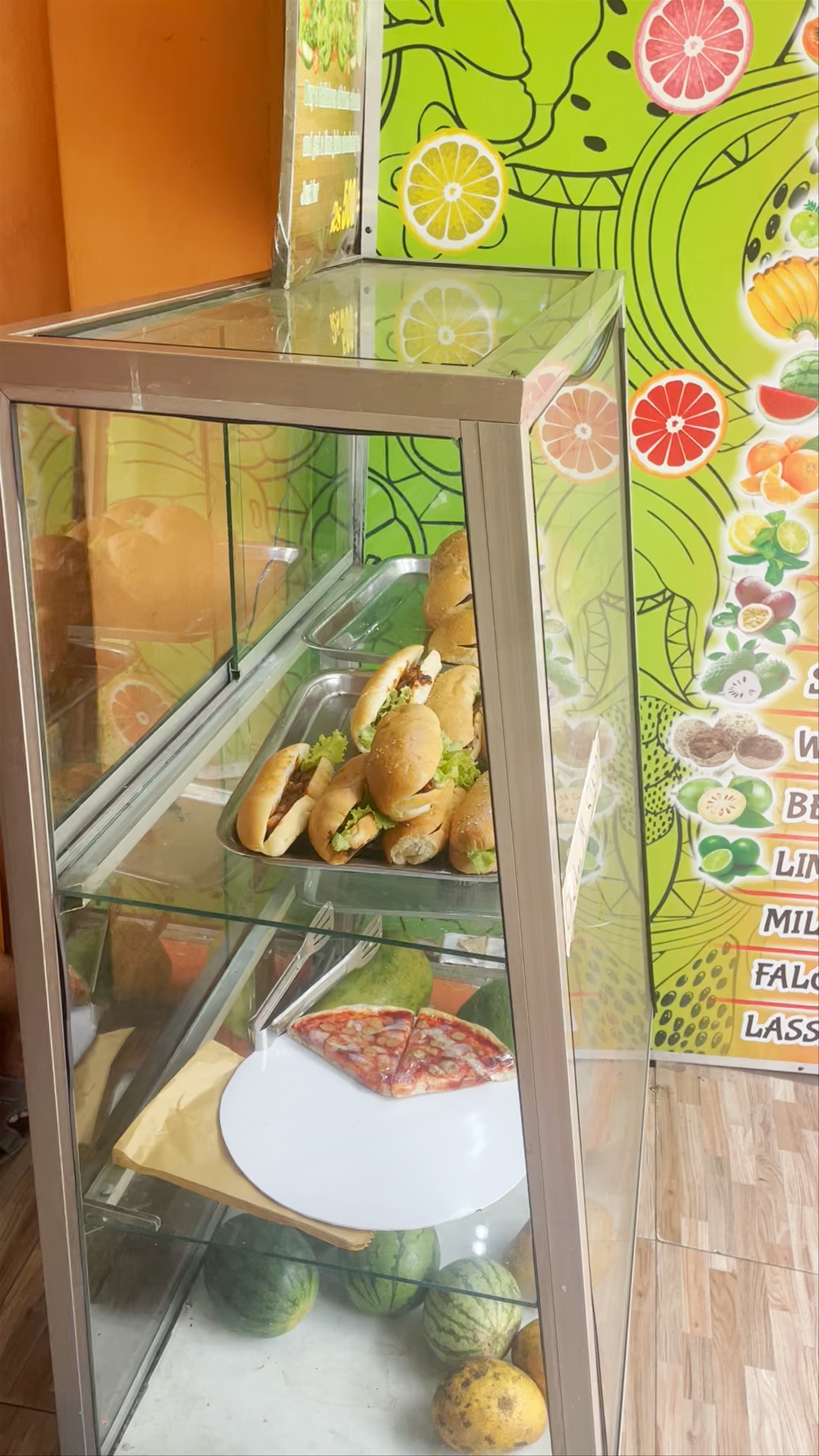 Juicy Juice: Refreshing Local Flavors in Kandy Market Street