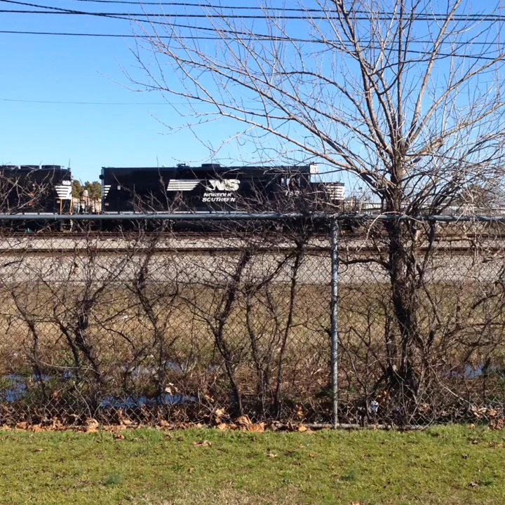 Jeff Robertson Park - Train tracks next to the park - Parks Near Me - Norfolk, Virginia
