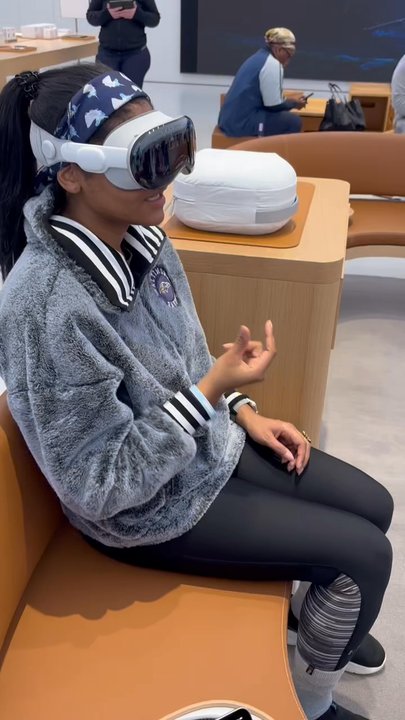 Apple Store - Testing out the Vision Pro! - Mobile Phones Near Me - Columbia, Maryland