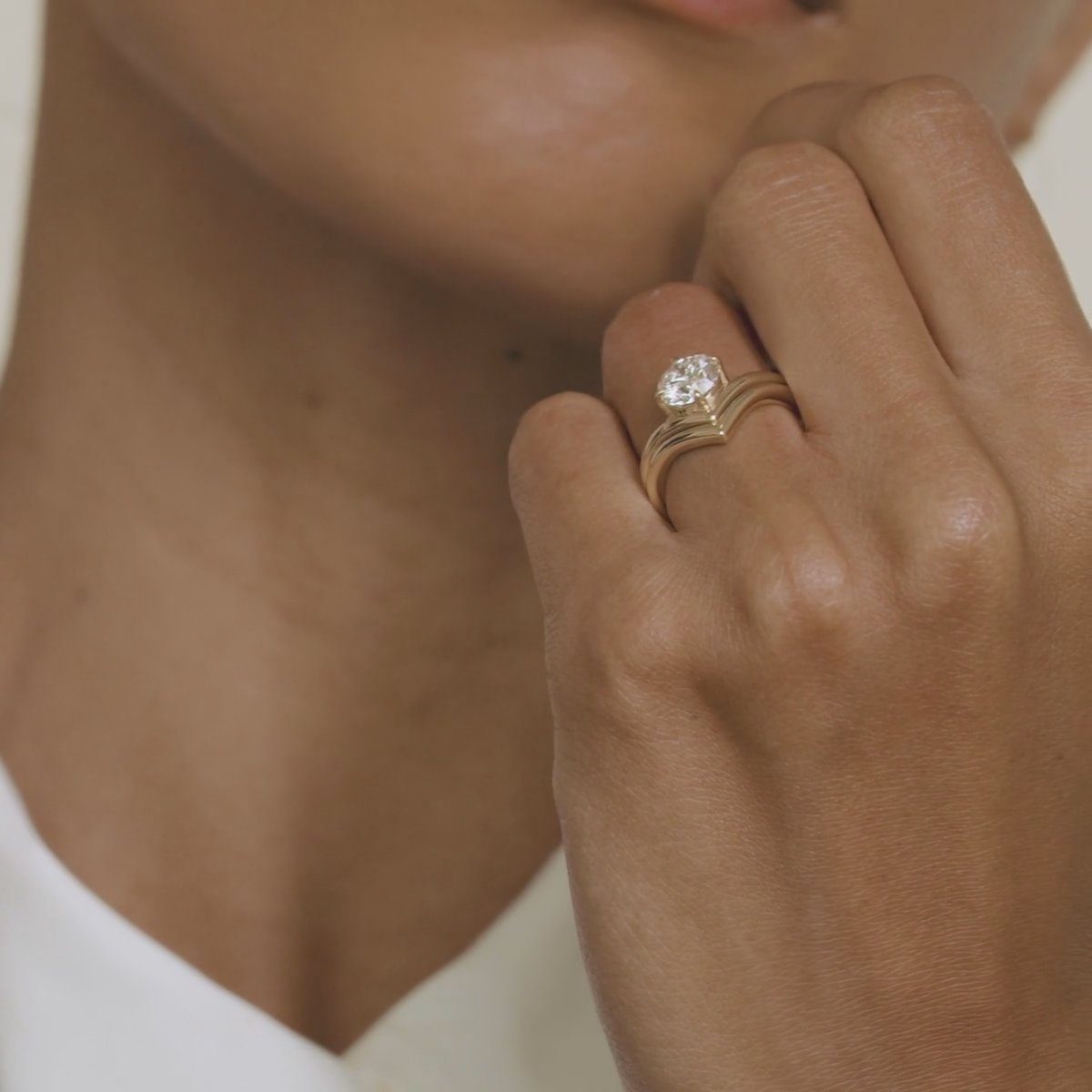 The Signature V Band | Platinum | bandAccent: Plain | bandVersion: petite