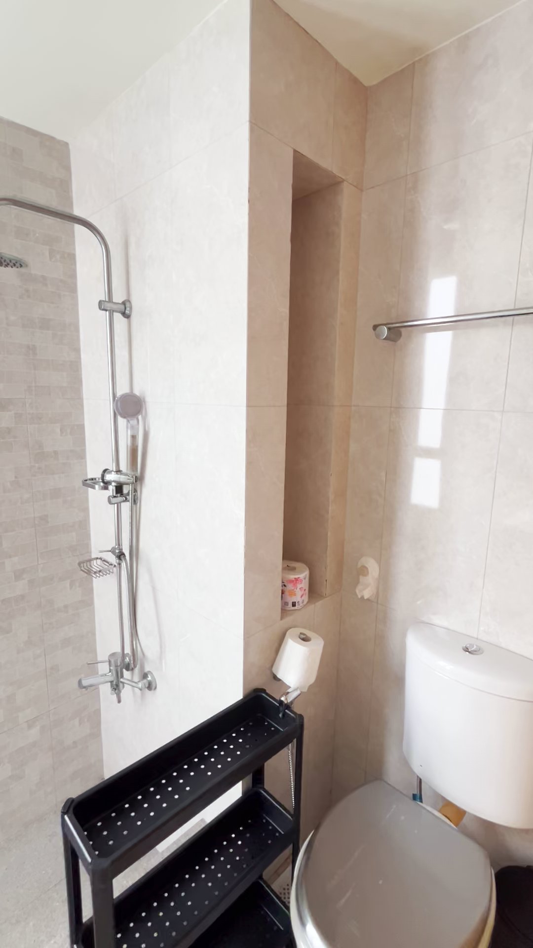 Condo for Room Rent: The Lakeshore - Image 5