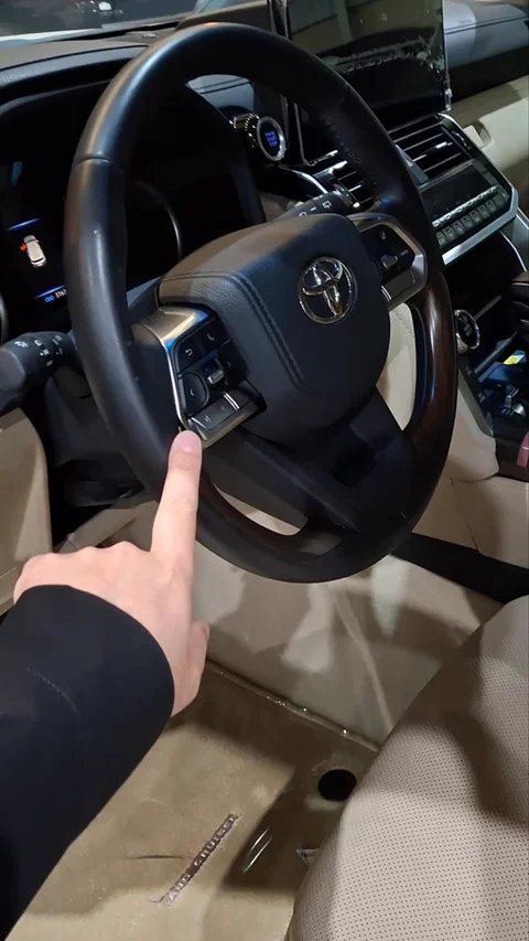 تويوتا لاندكروزر GX-R TWIN TURBO 2024