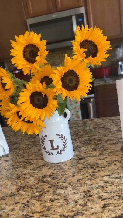 Lancaster Florist - BEAUTIFUL BEAUTIES! I love these Sunflowers - Florists Near Me - Lancaster, California