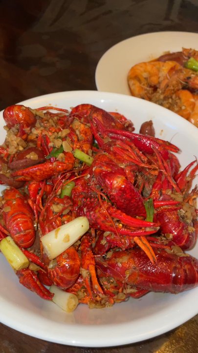 Sao Bien - Crawfish, shrimp, coconut snails - Vietnamese Near Me - Westminster, California