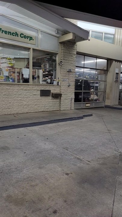 Shell - 1139pm Memorial Day, they are open. - Gas Stations Near Me - Honolulu, Hawaii
