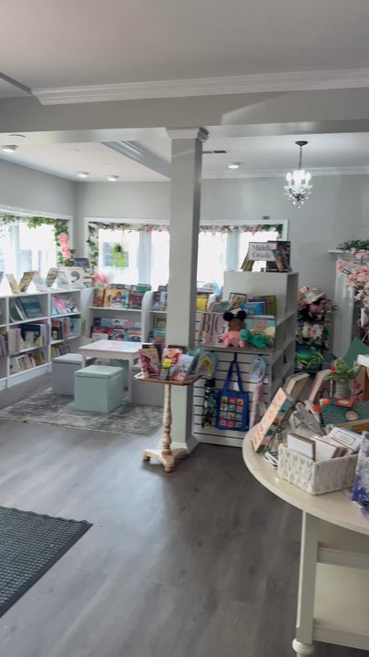 Cozy Calico Books - Bookstores Near Me - Occoquan, Virginia