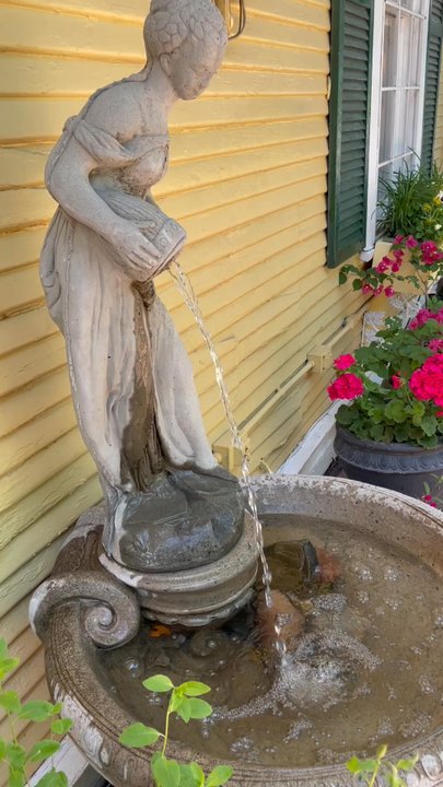 Potpourri Boulangerie - The outside patio and garden - Coffee & Tea Near Me - Dallas, Texas