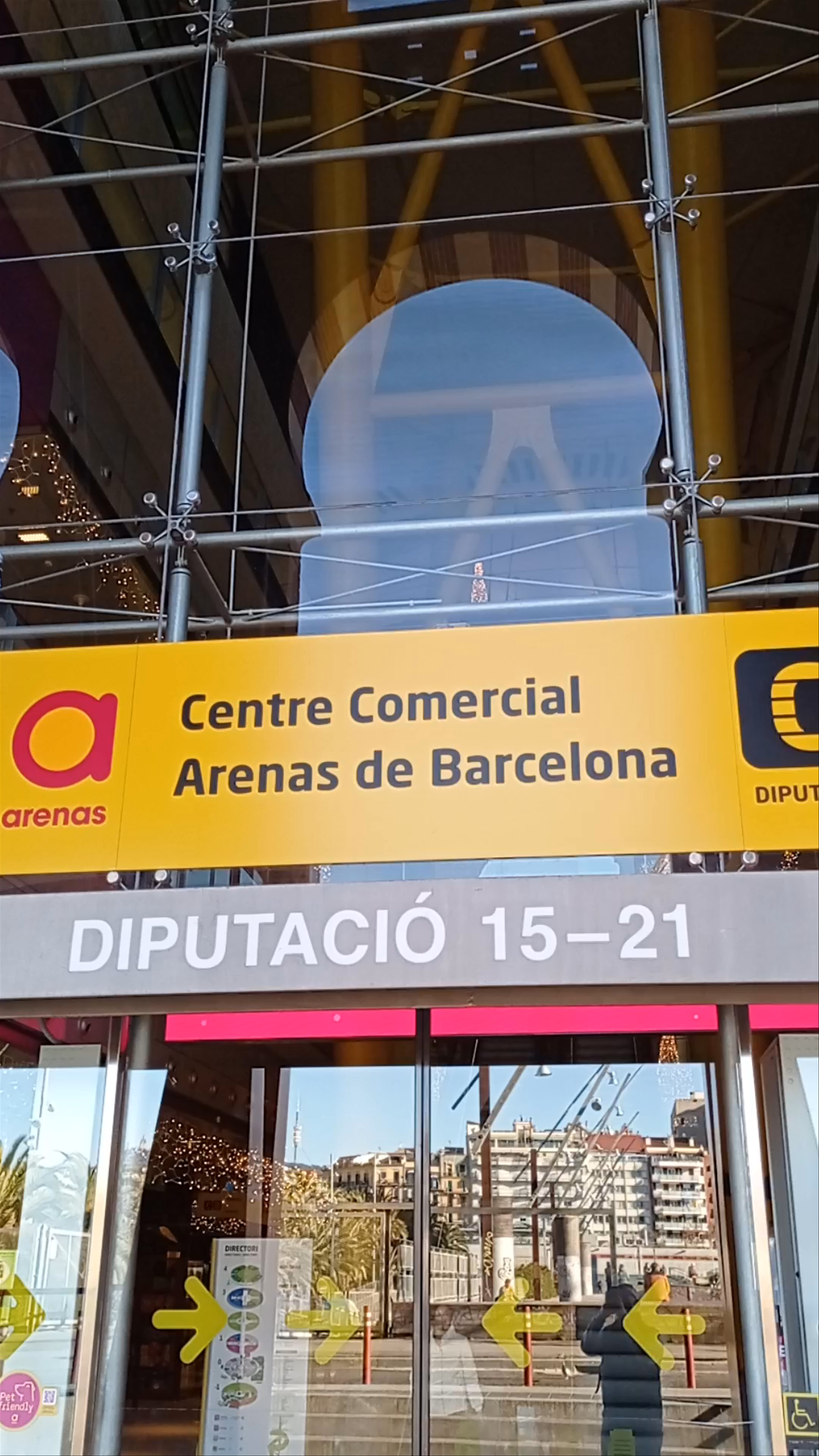 Centre Comercial Arenas de Barcelona: Urban Shopping & Scenic Views
