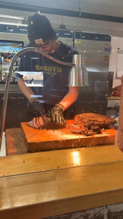 Tyler's Barbeque - Cutting the brisket - Barbeque Near Me - Amarillo, Texas