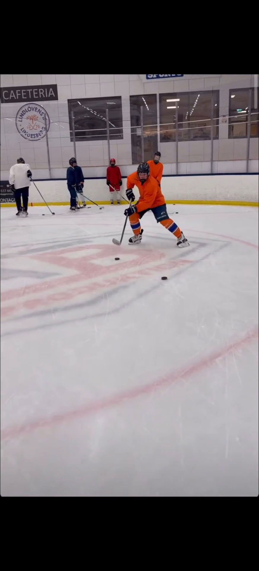 Alexander Skarp
Stickhandling Drill