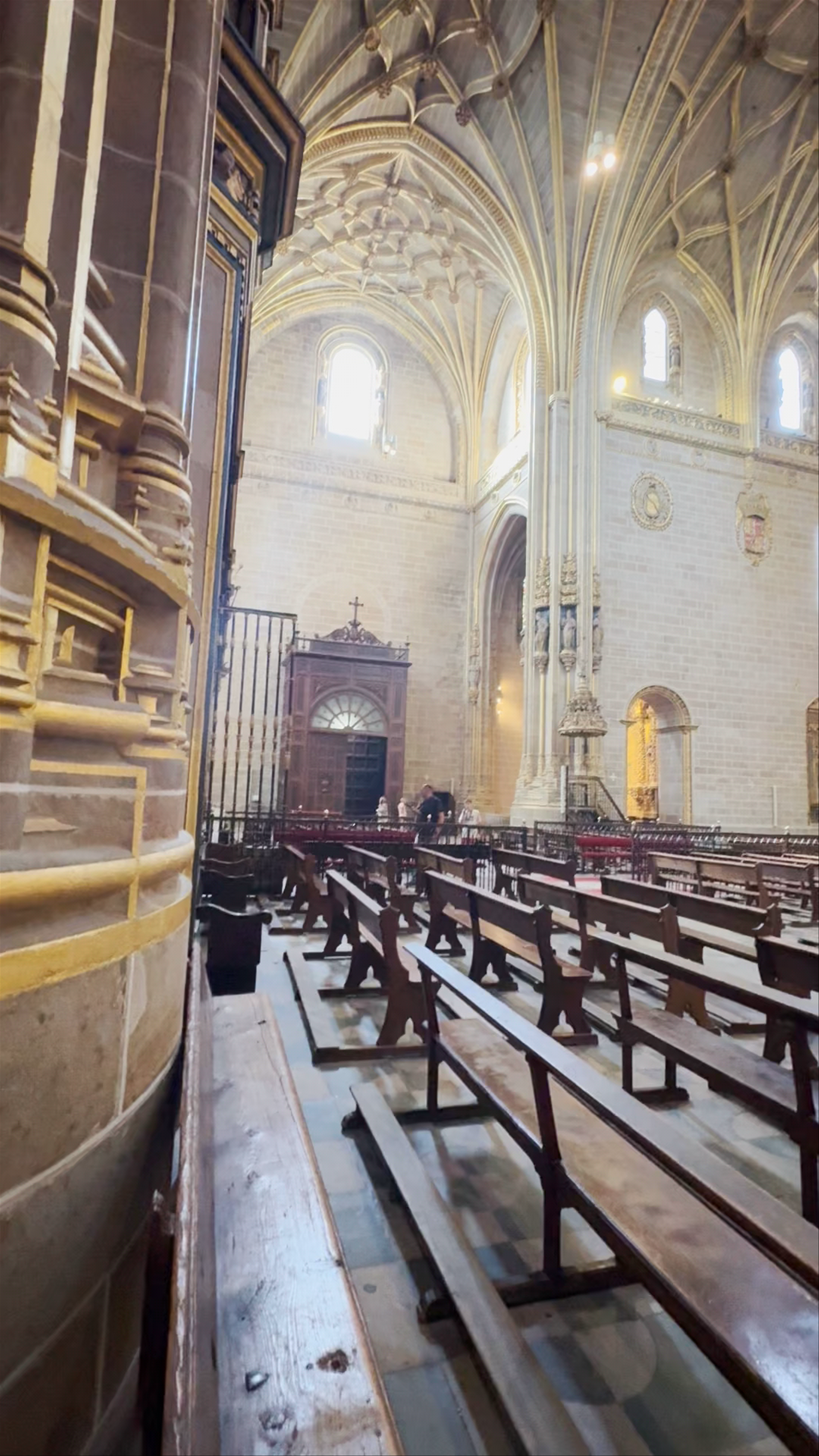 Catedral Nueva de Plasencia: A Stunning Gothic Interior Experience