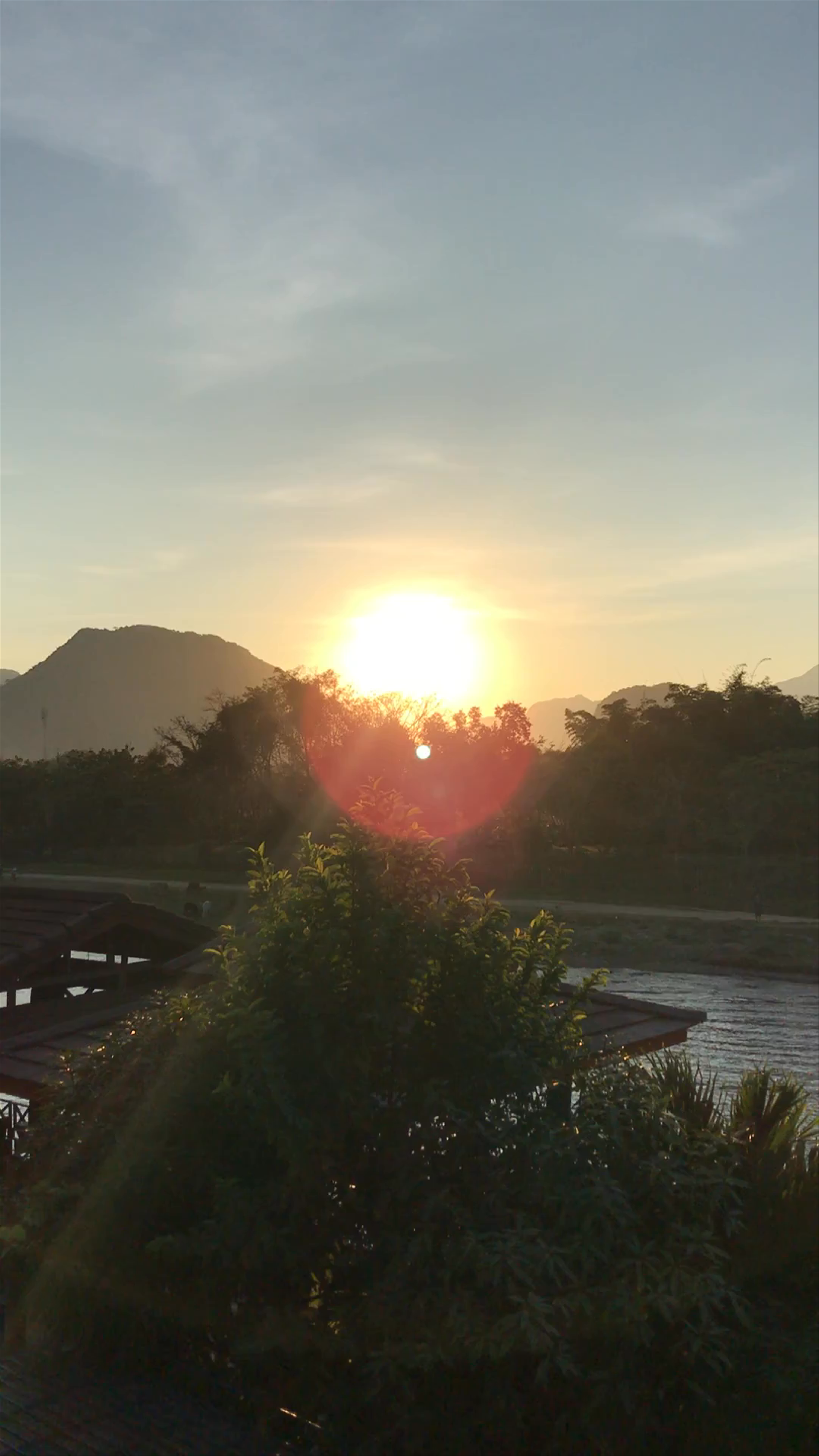 Vang Vieng Riverside Mountain View Hotel