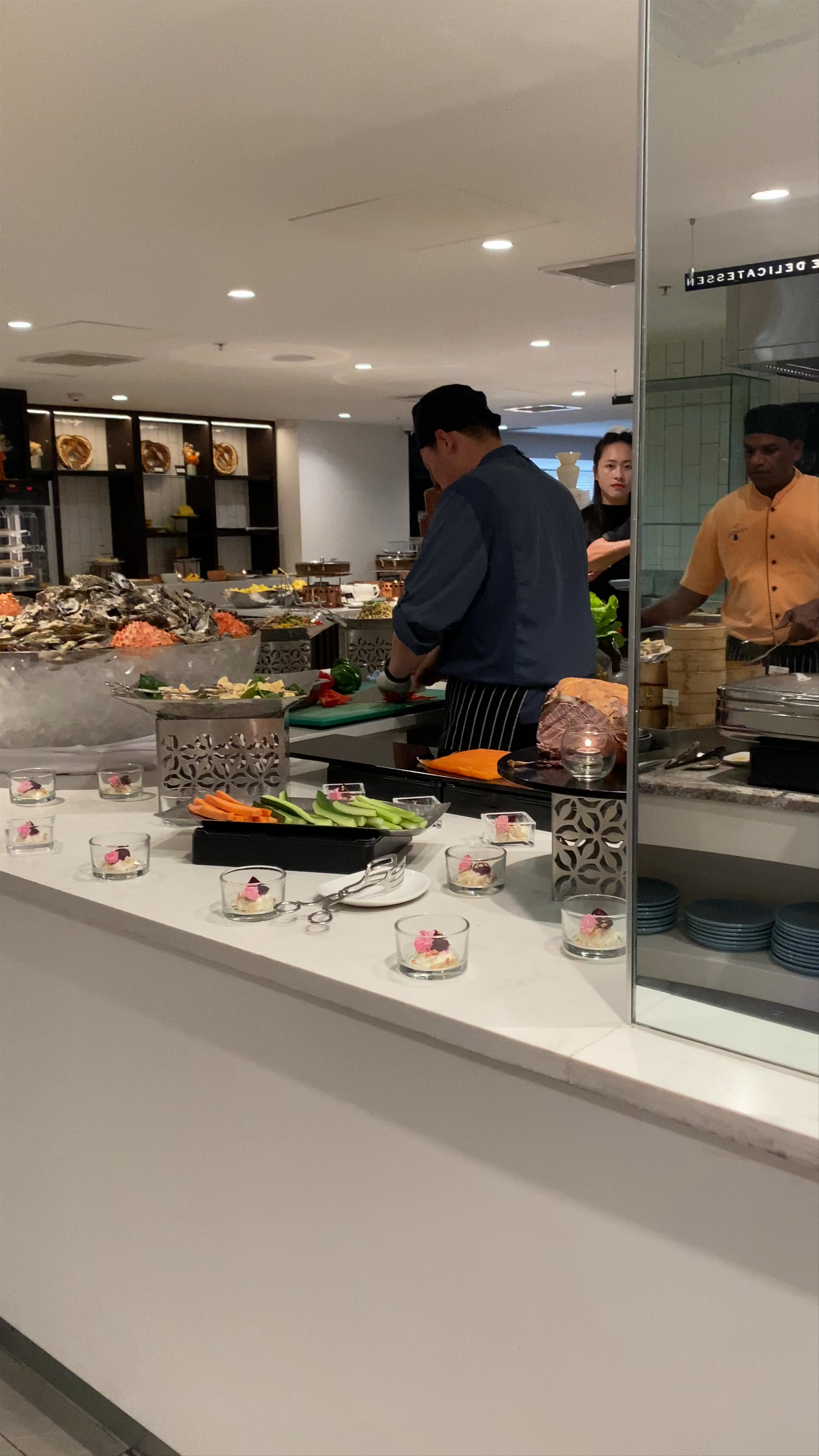 Eight Restaurant at Cordis: A Delightful Seafood Buffet Experience in Auckland