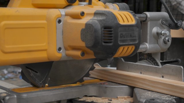 Cutting wood with electric saw 