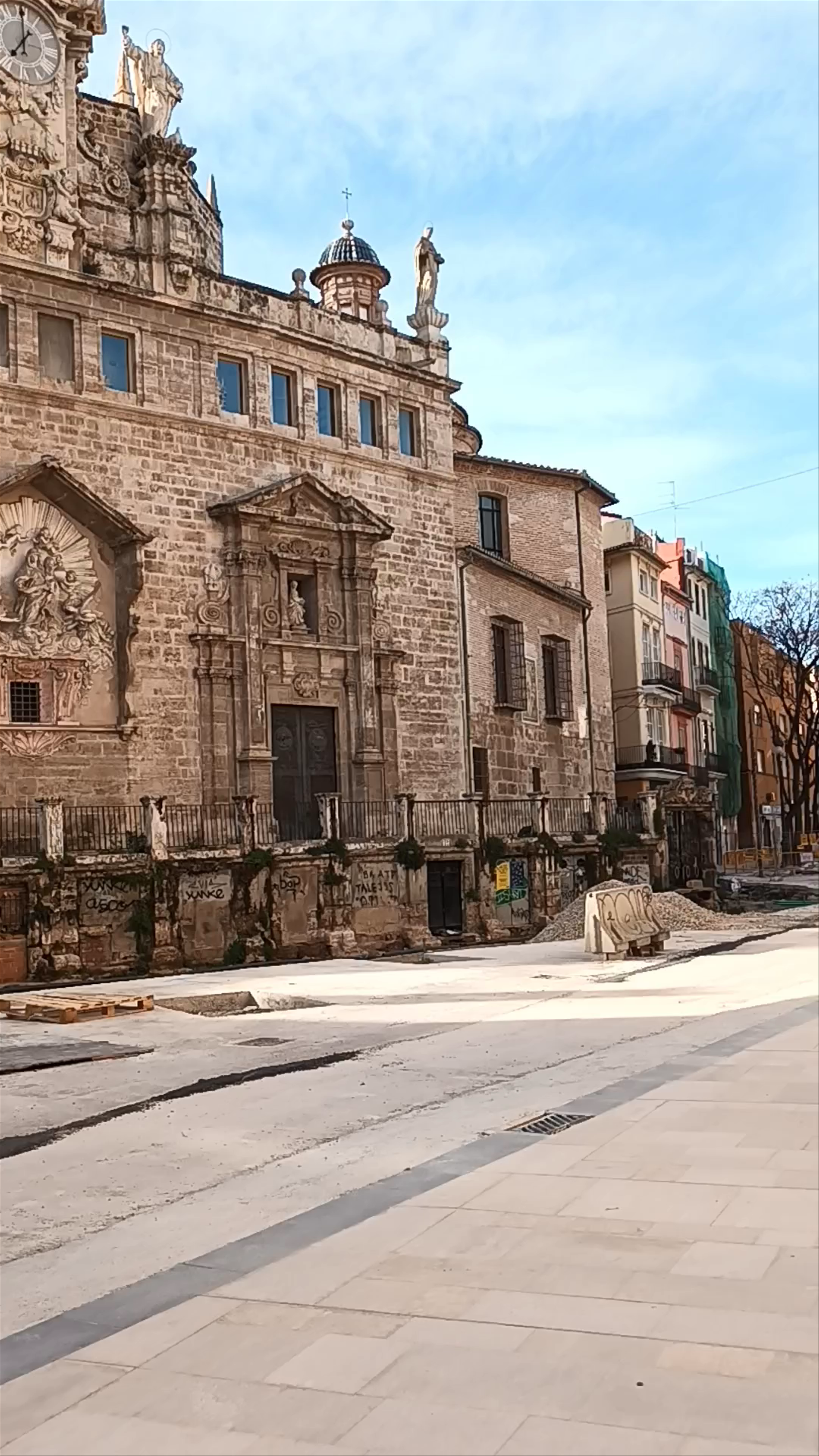 Iglesia de los Santos Juanes: Baroque Splendor in Valencia's Historic Heart